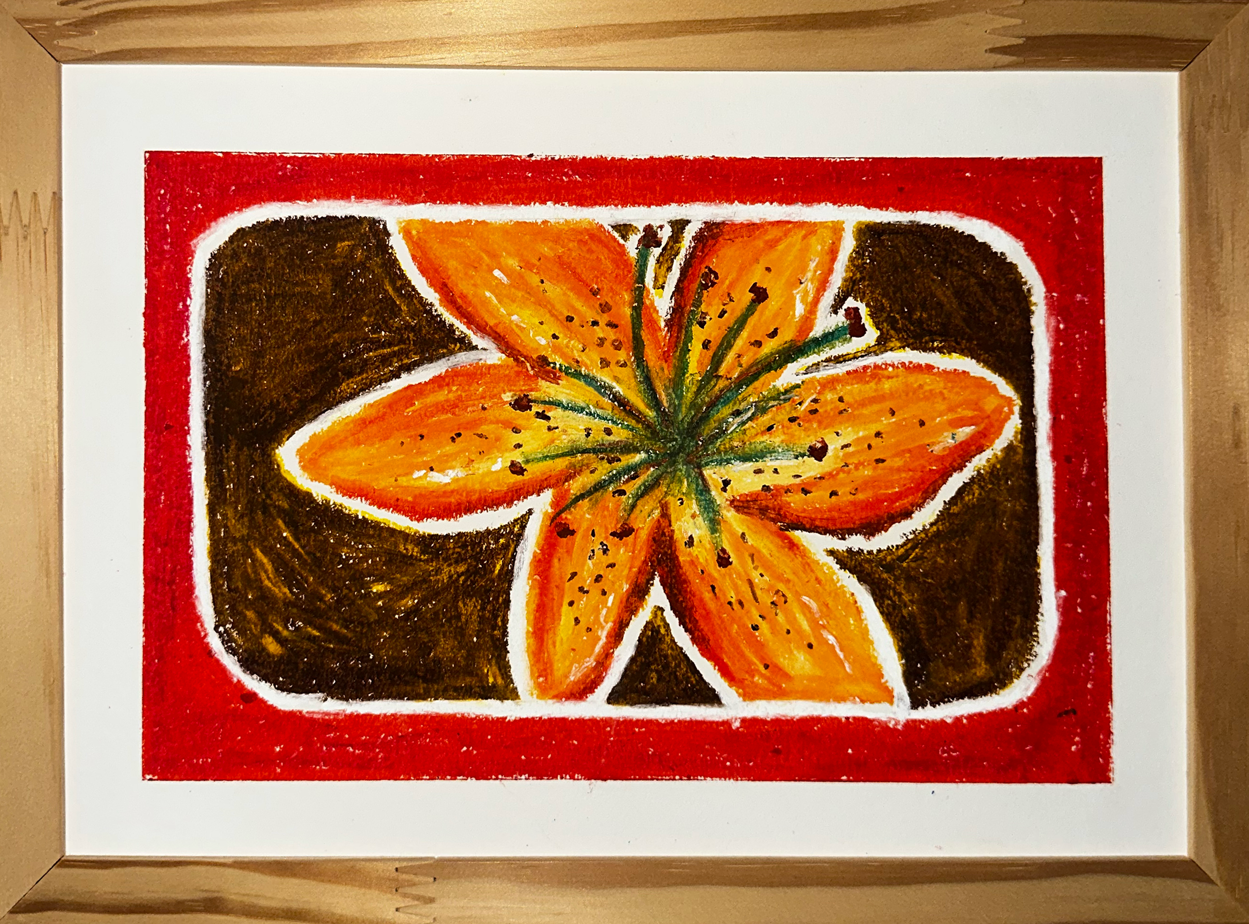 Quadro com ilustração de uma flor de cinco pétalas laranja com detalhes em preto, sobre fundo escuro e borda vermelha.