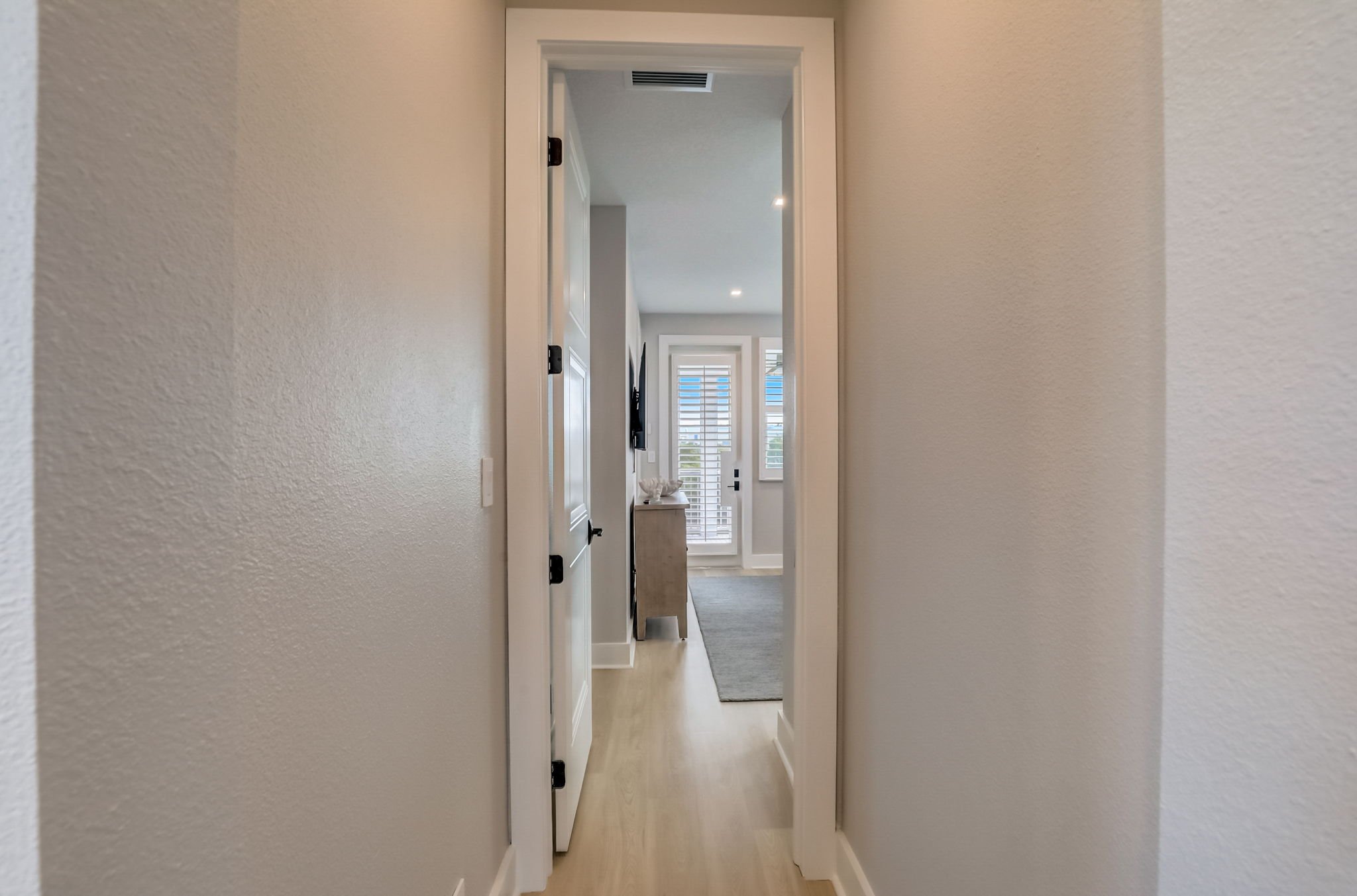 25-web-or-mls- Marina Vw Wy-025.jpg