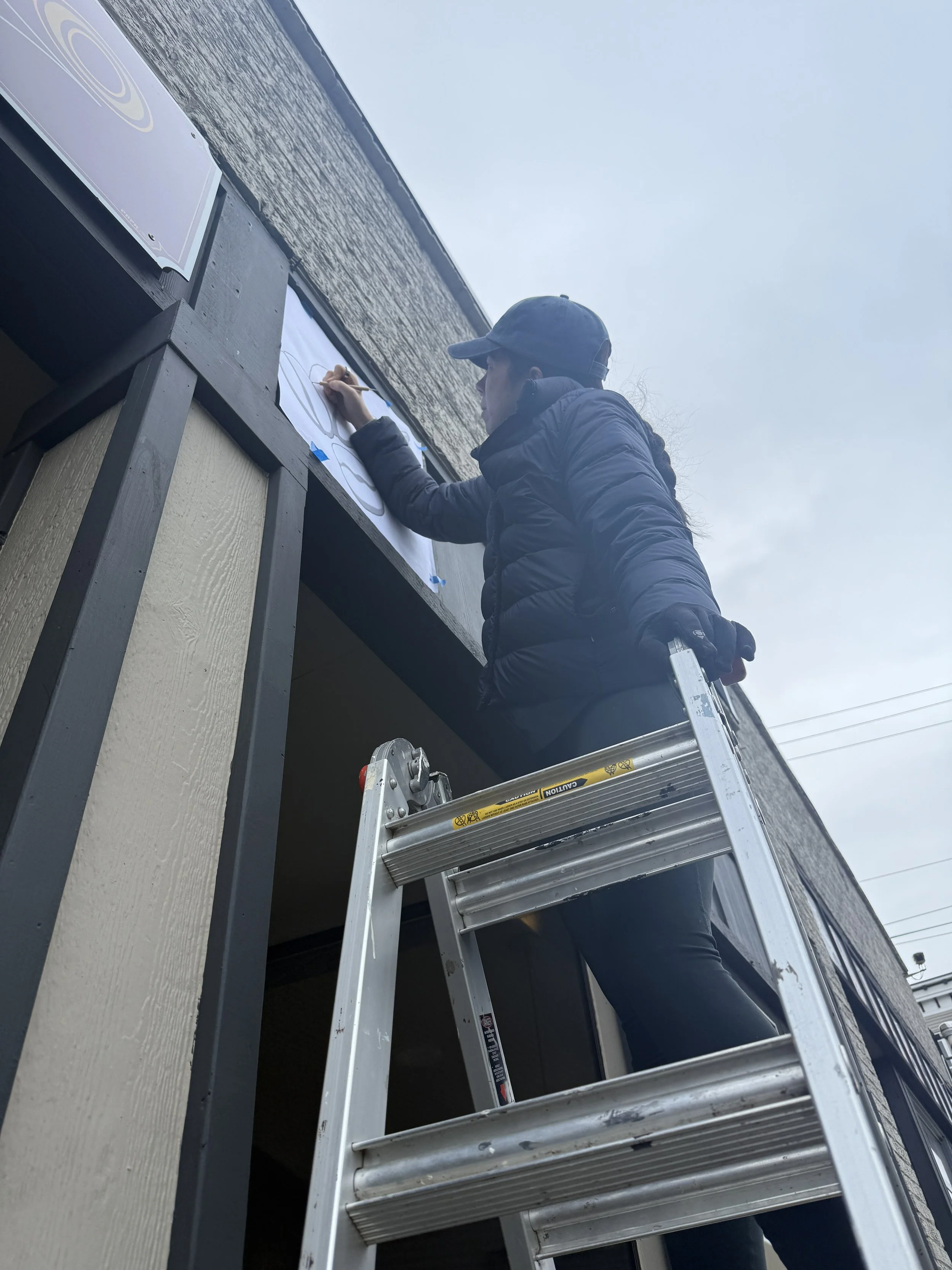 Stenciling the illustration.