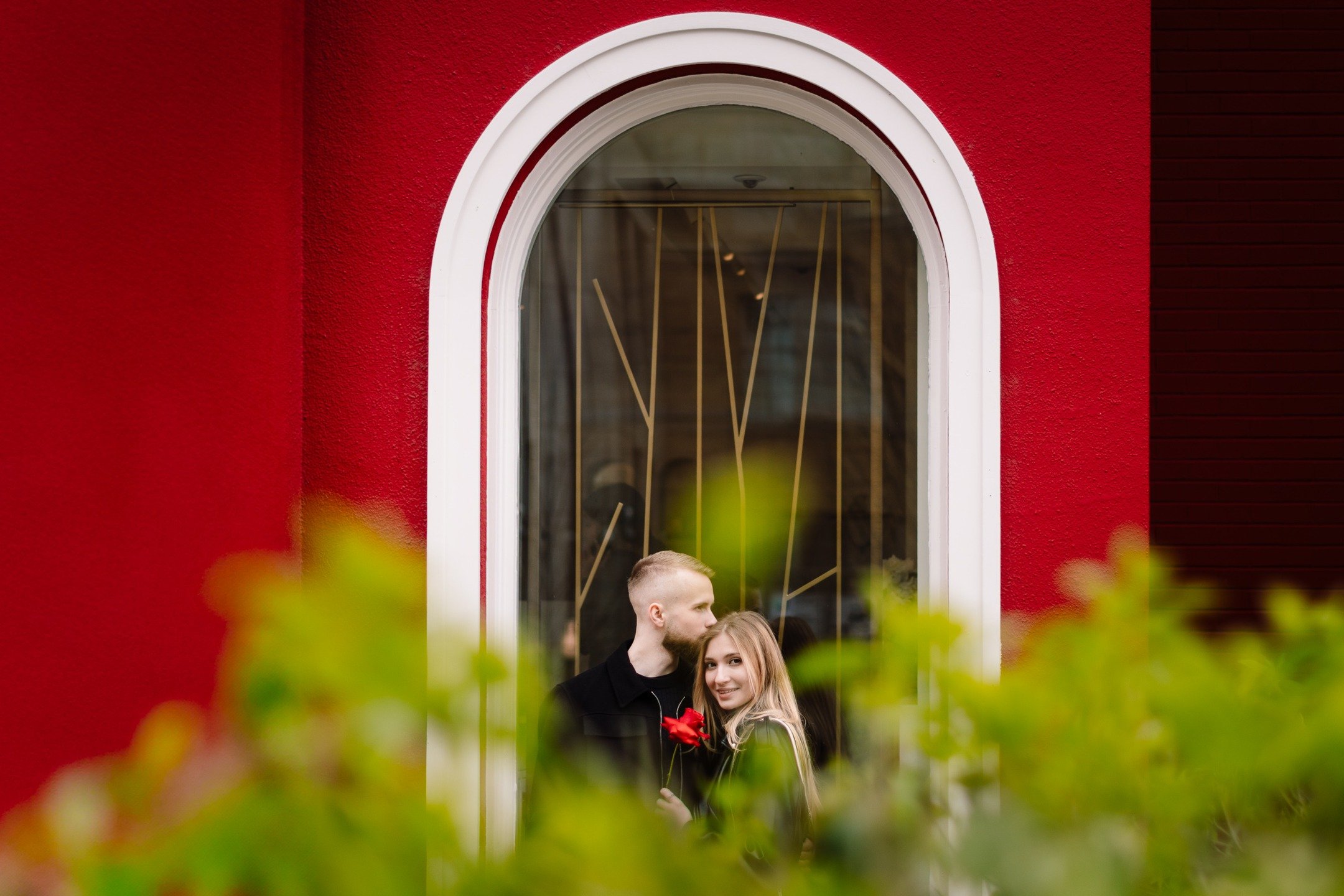 Clean lines + bright colours + a nice moment = a great mix. 

#slateandflash #artwithlight #torontoportraitphotographer #portraitphotographer #getcreative