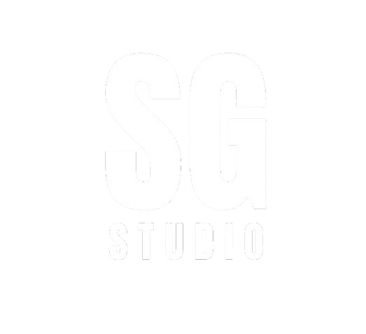Logo noir avec les lettres 'SG' en blanc et 'STUDIO' en dessous.