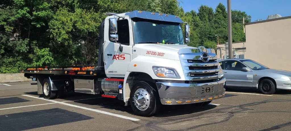 Towing vs. Roadside Assistance: What do you Really Need…