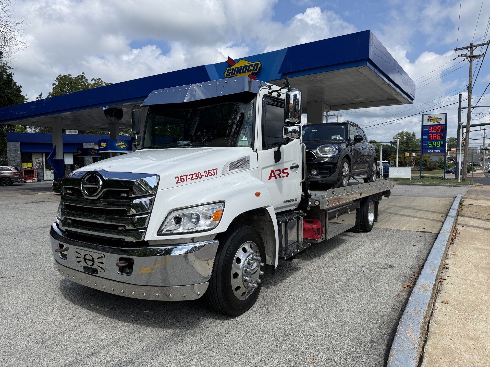 ARS Towing flatbed tow truck providing 24/7 emergency vehicle recovery in Hatboro, PA