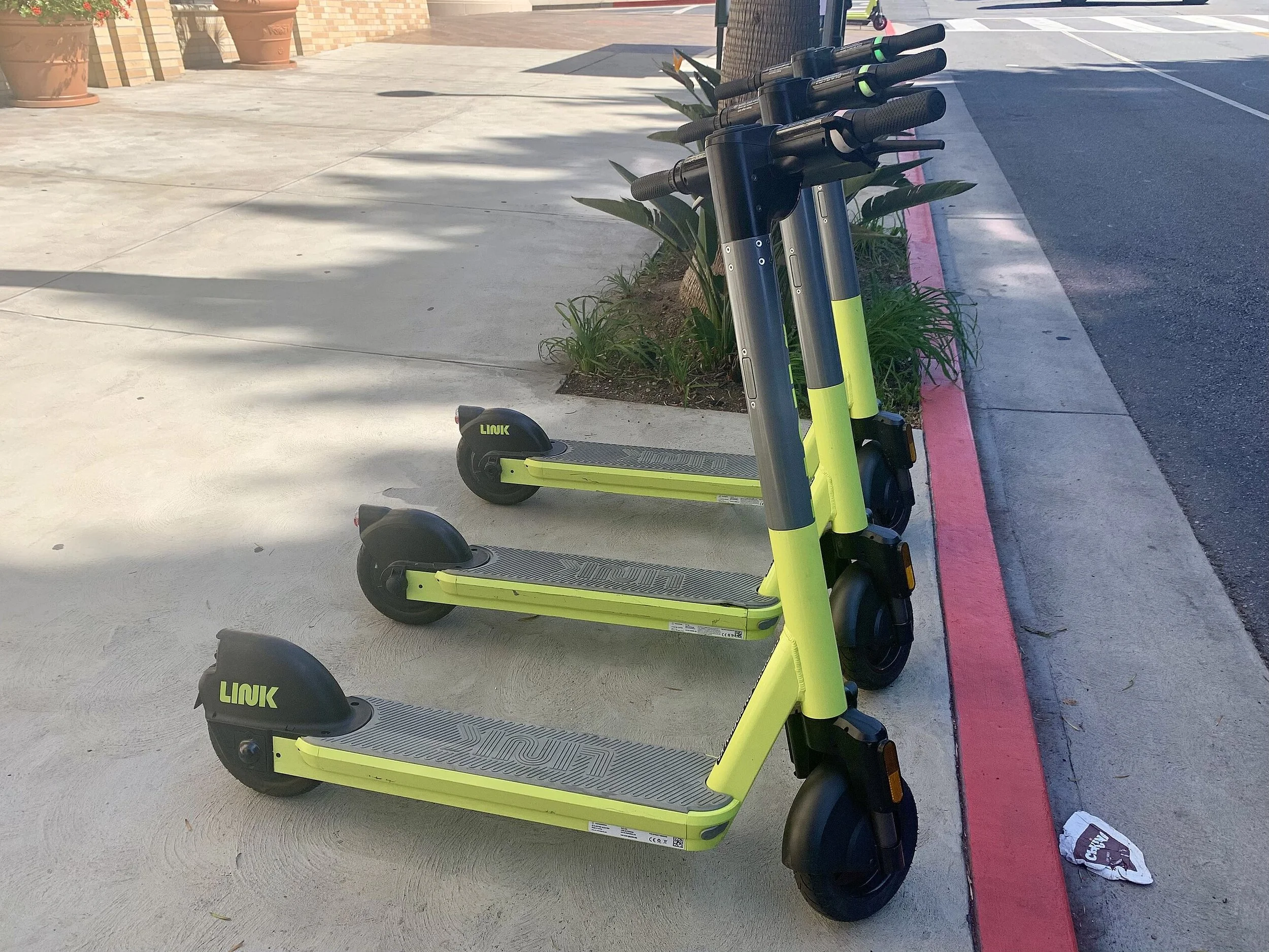 Superpedestrian_Link_scooters,_2021.jpg