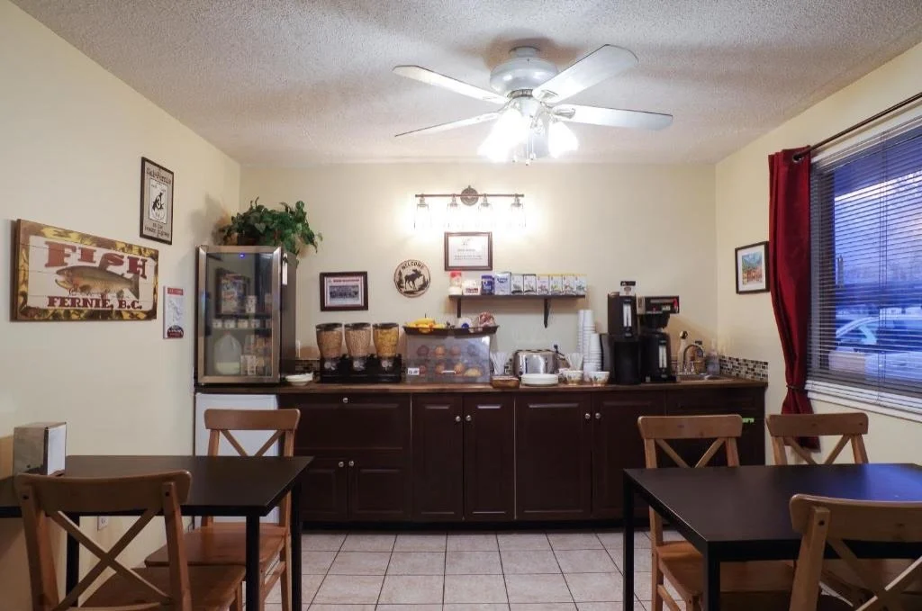 Start your morning the easy way with our breakfast bar. 

Open daily. 7:30-10:00 Mon-Fri and 7:30am-10:30am on weekends. 

#easystayfernie #stayinfernie #fernieaccomodations