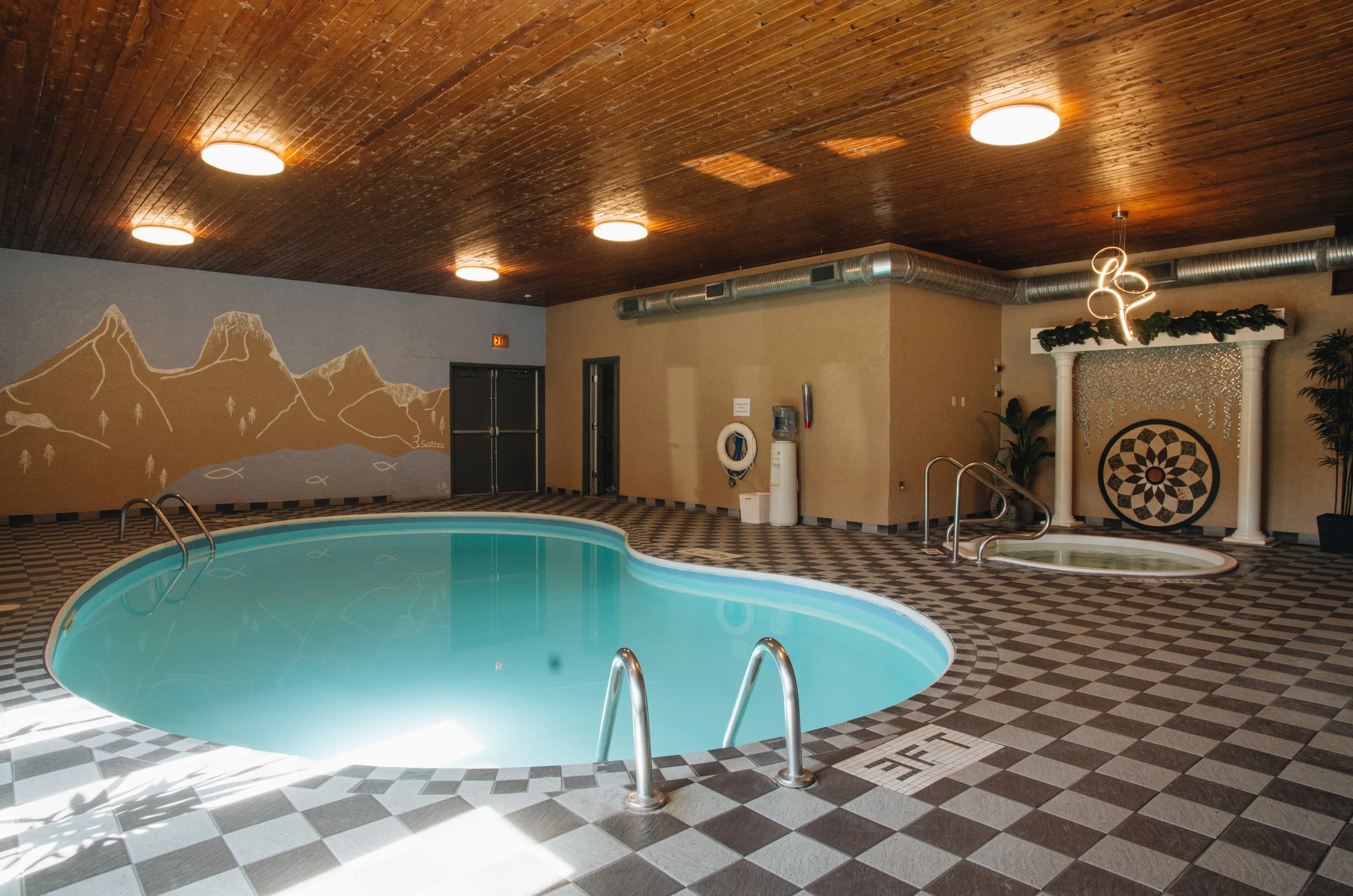 indoor-pool-hot-tub