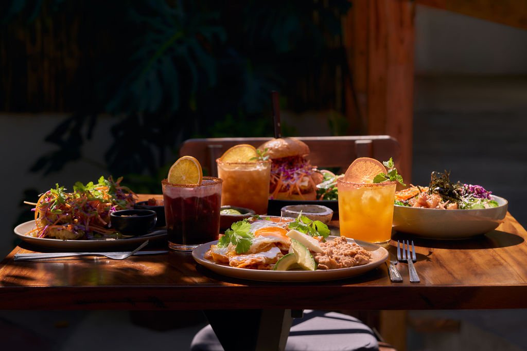 Selección de platillos frescos y creativos de la cocina Baja en Mejibó Todos Santos.