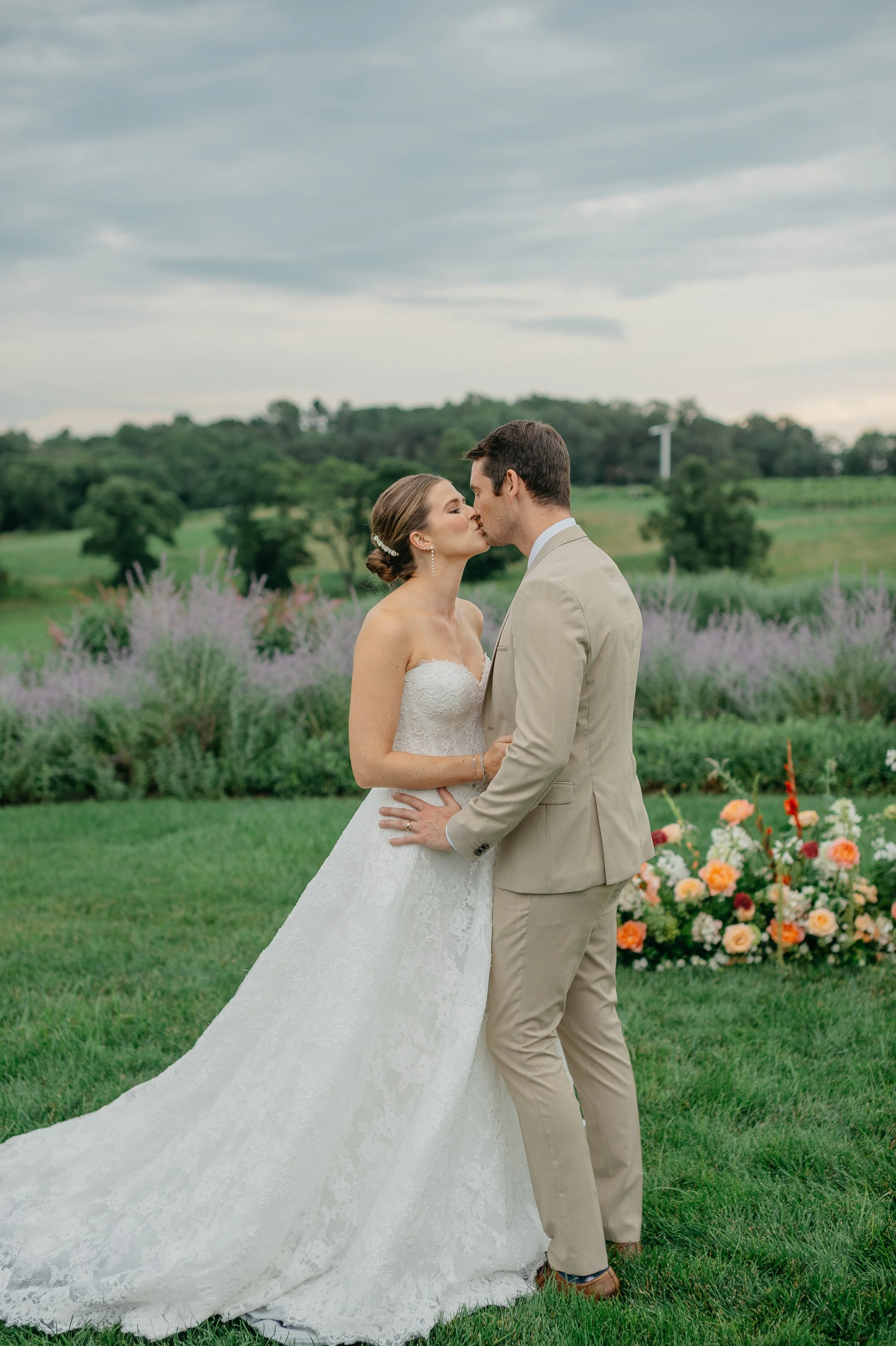 earlymountainvineyardweddingcharlottesvilleweddingphotographersarahhoustonphotography-222.jpg