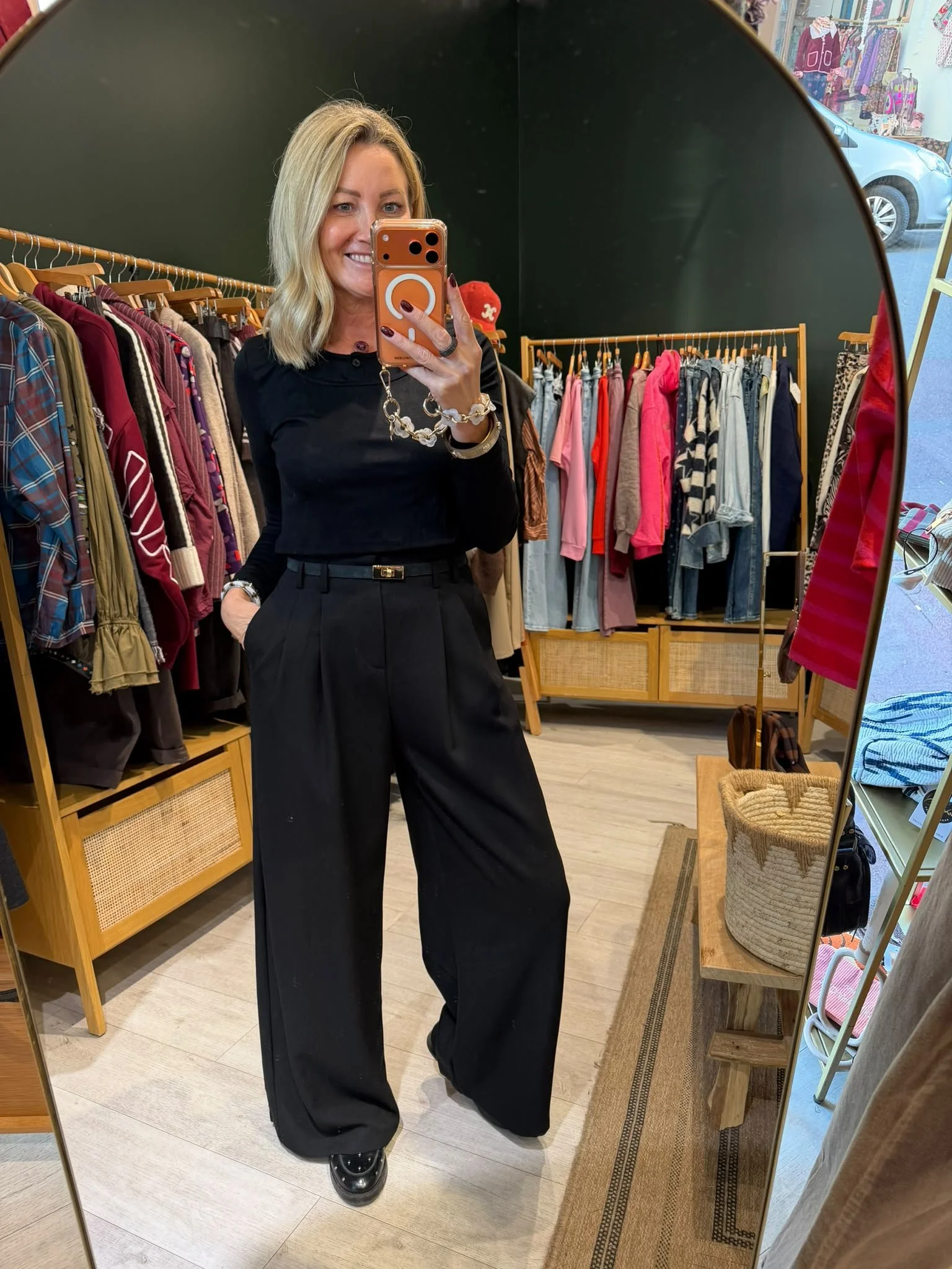 Pantalon Julia – Noir taille haute à pinces