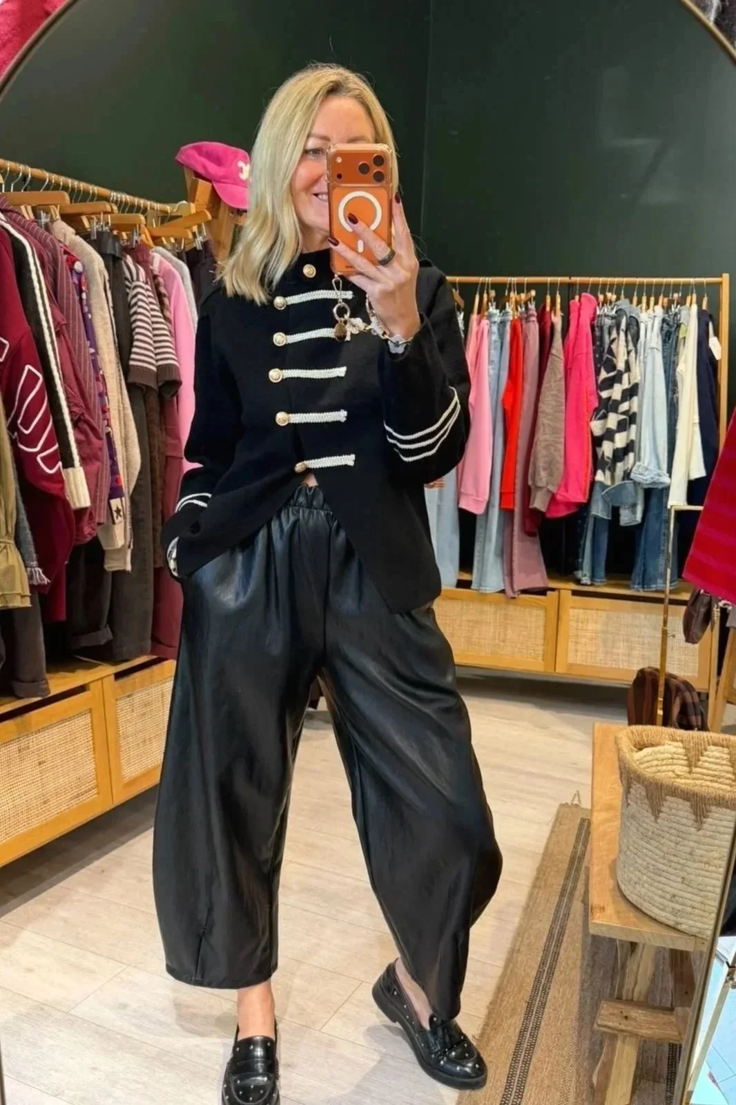 Pantalon Prune – Simili cuir noir coupe ballon