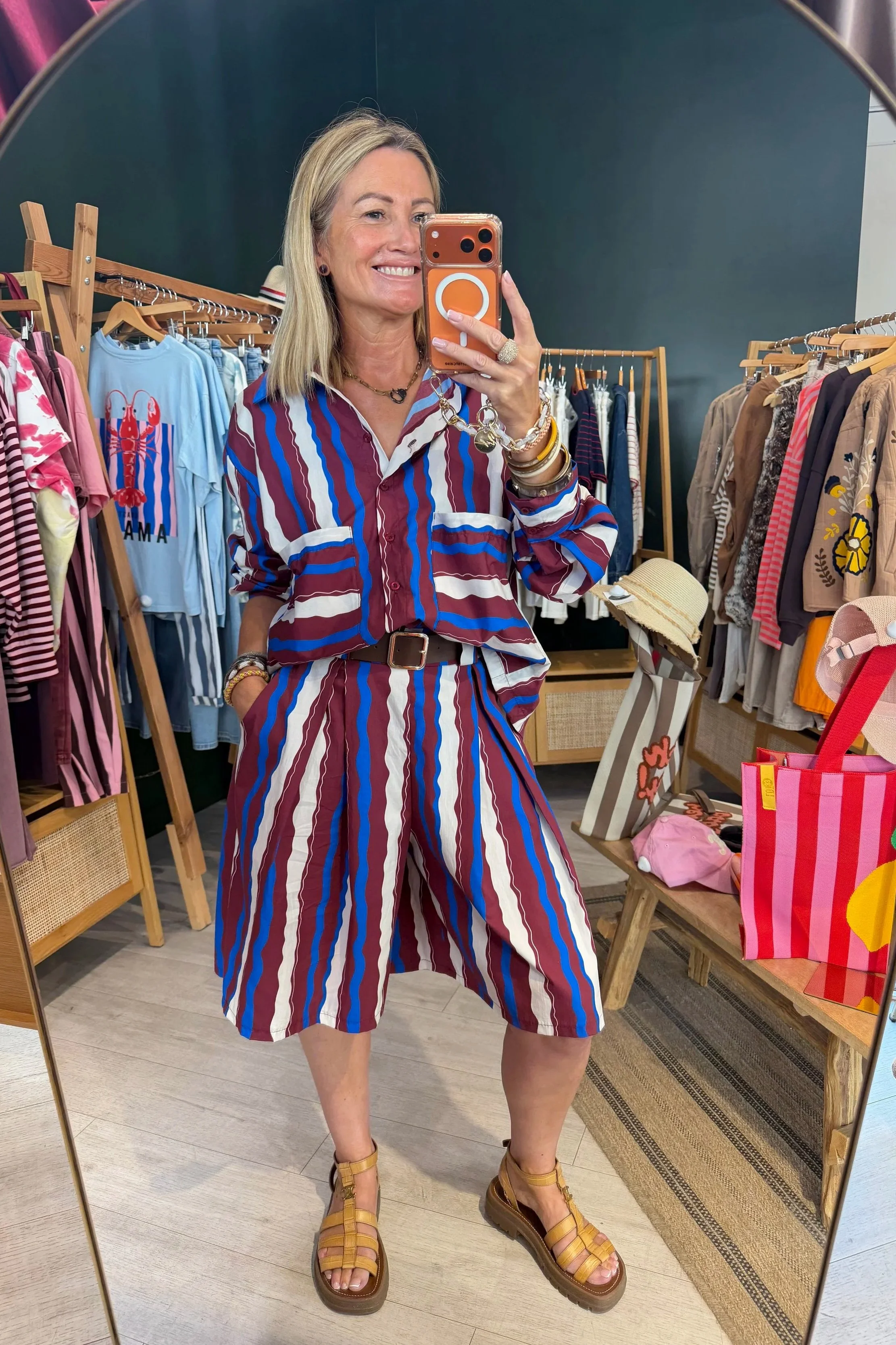 Bermuda Capri – Rayé bordeaux, bleu & écru