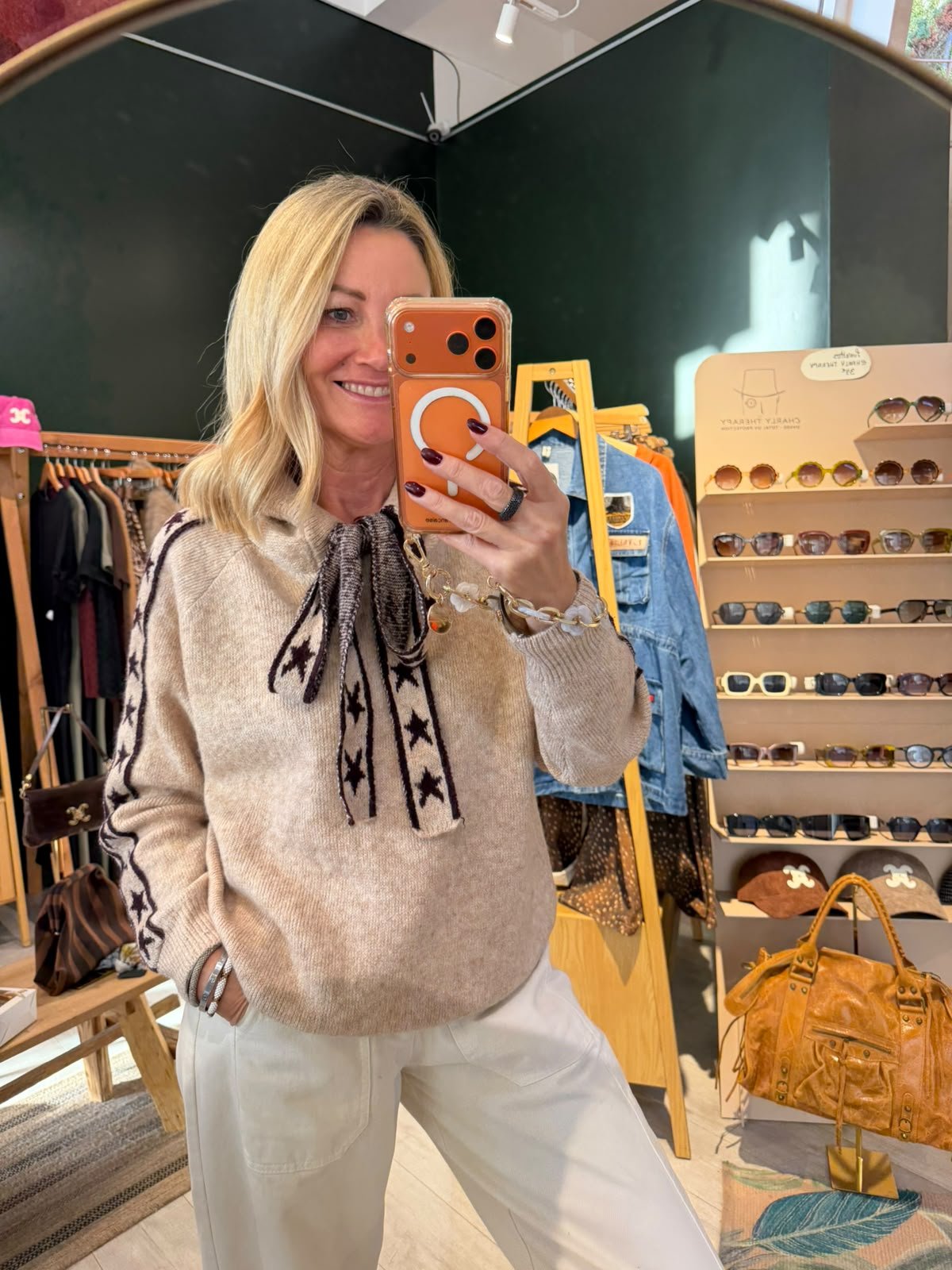 Pull Voltaire – Beige à nœud étoilé