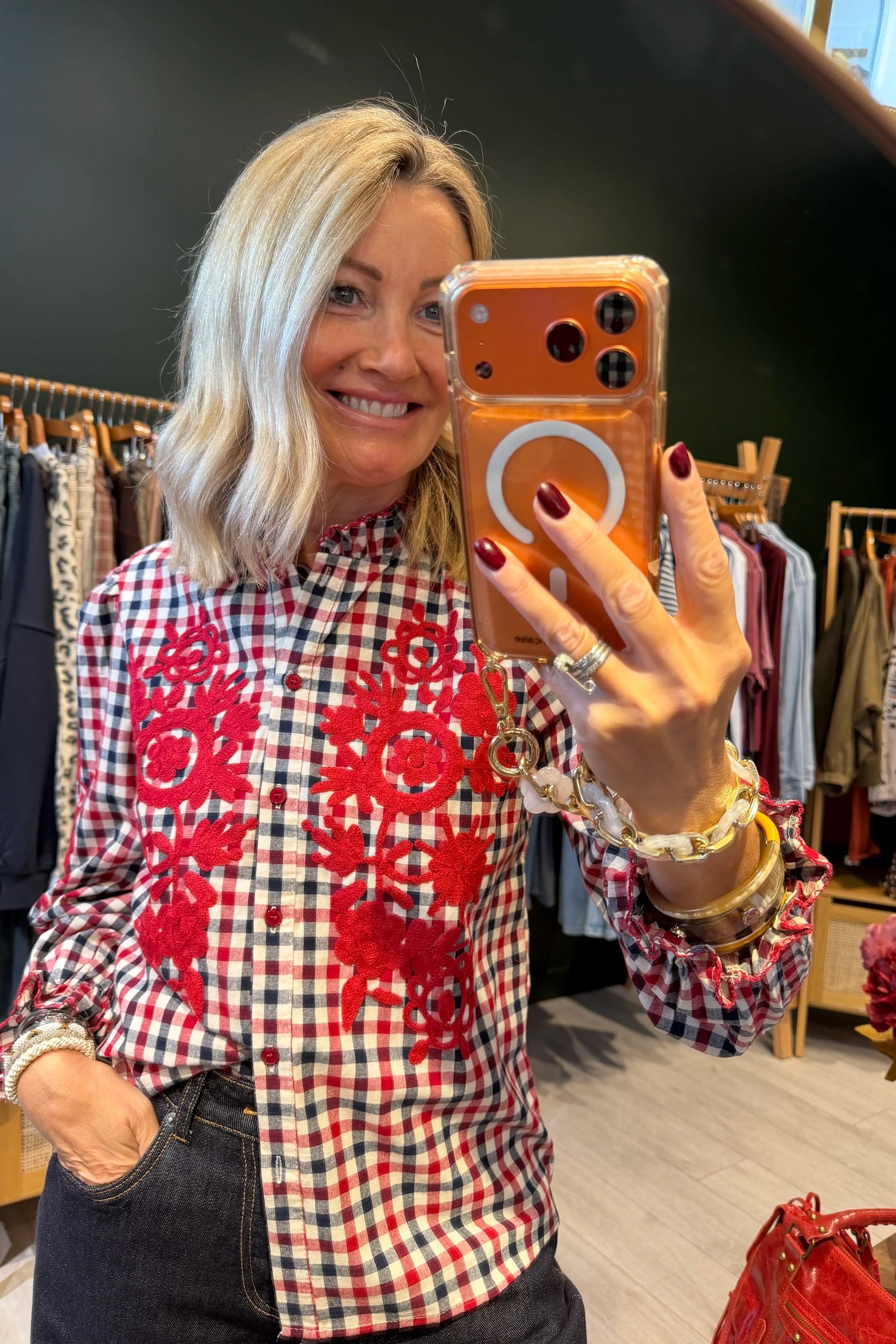 Blouse Romy – Carreaux & broderies rouges