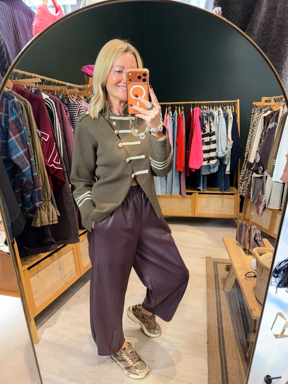 Gilet Riva – Kaki à brandebourgs dorés