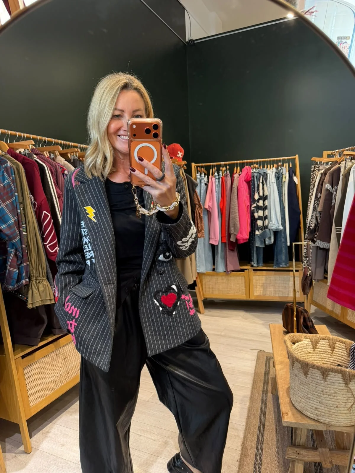 Veste Tess – Blazer rayé gris anthracite à motifs brodés