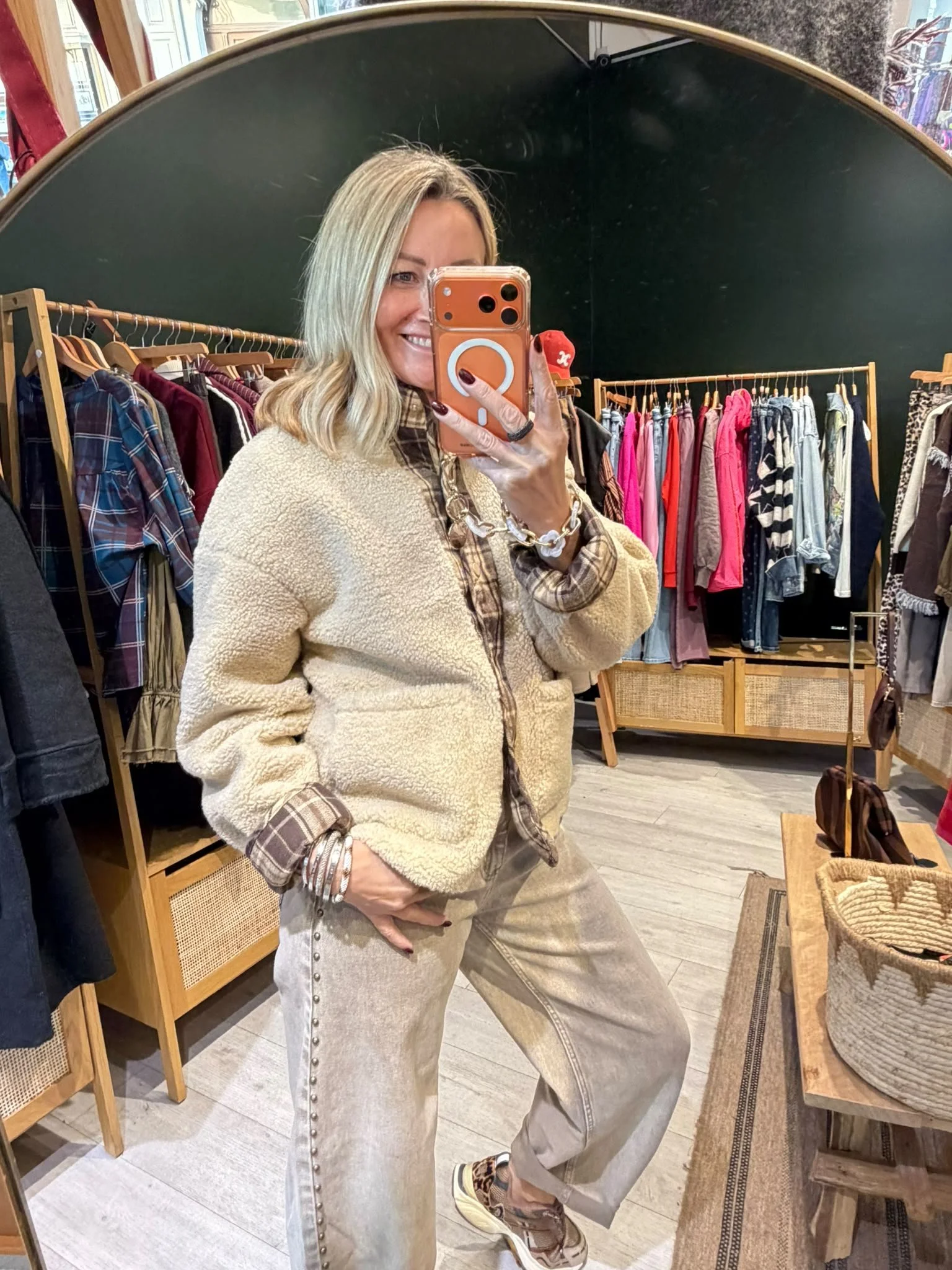 Jean Nina – Beige délavé à clous