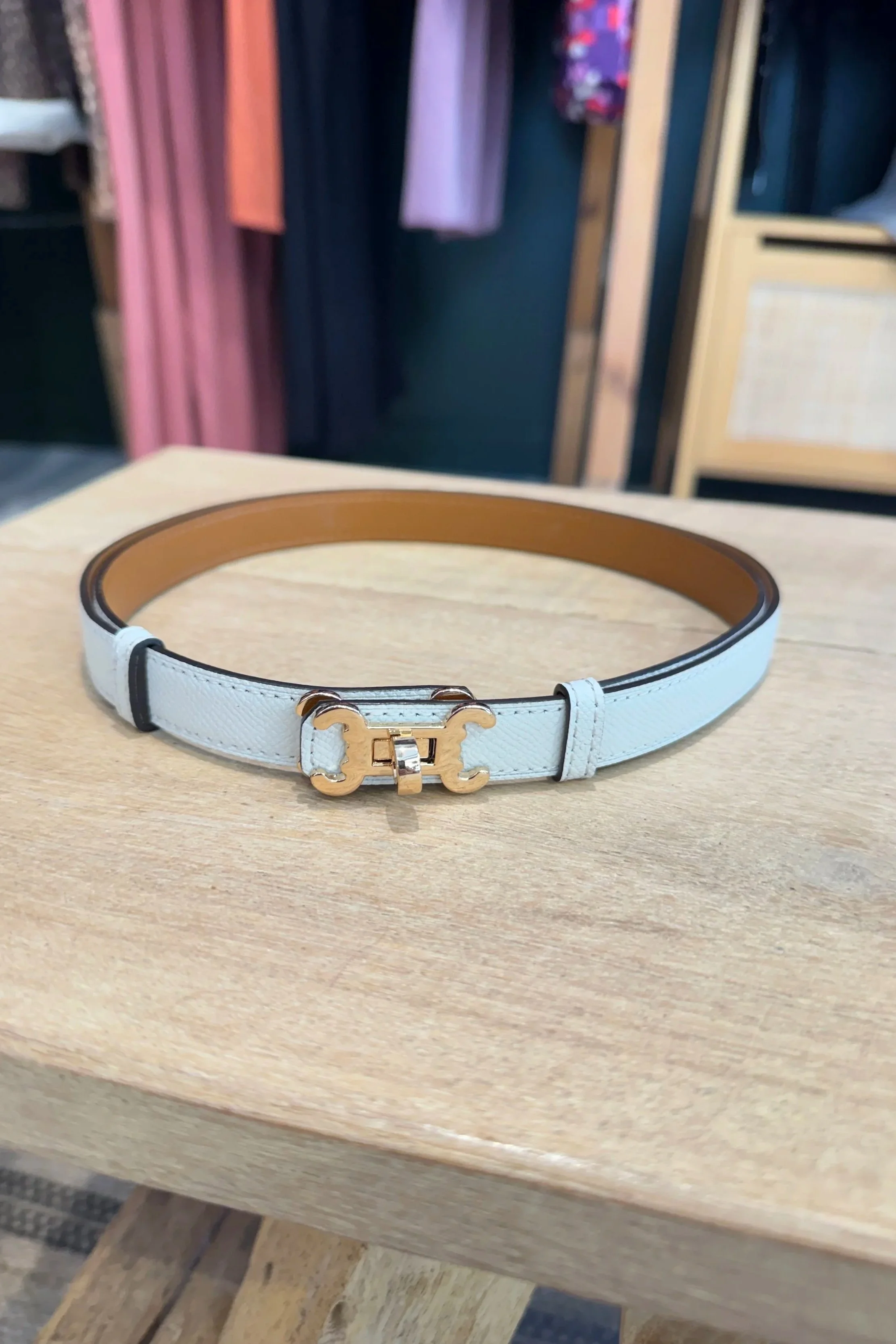 🤍 Ceinture Charlie en cuir blanc & boucle dorée