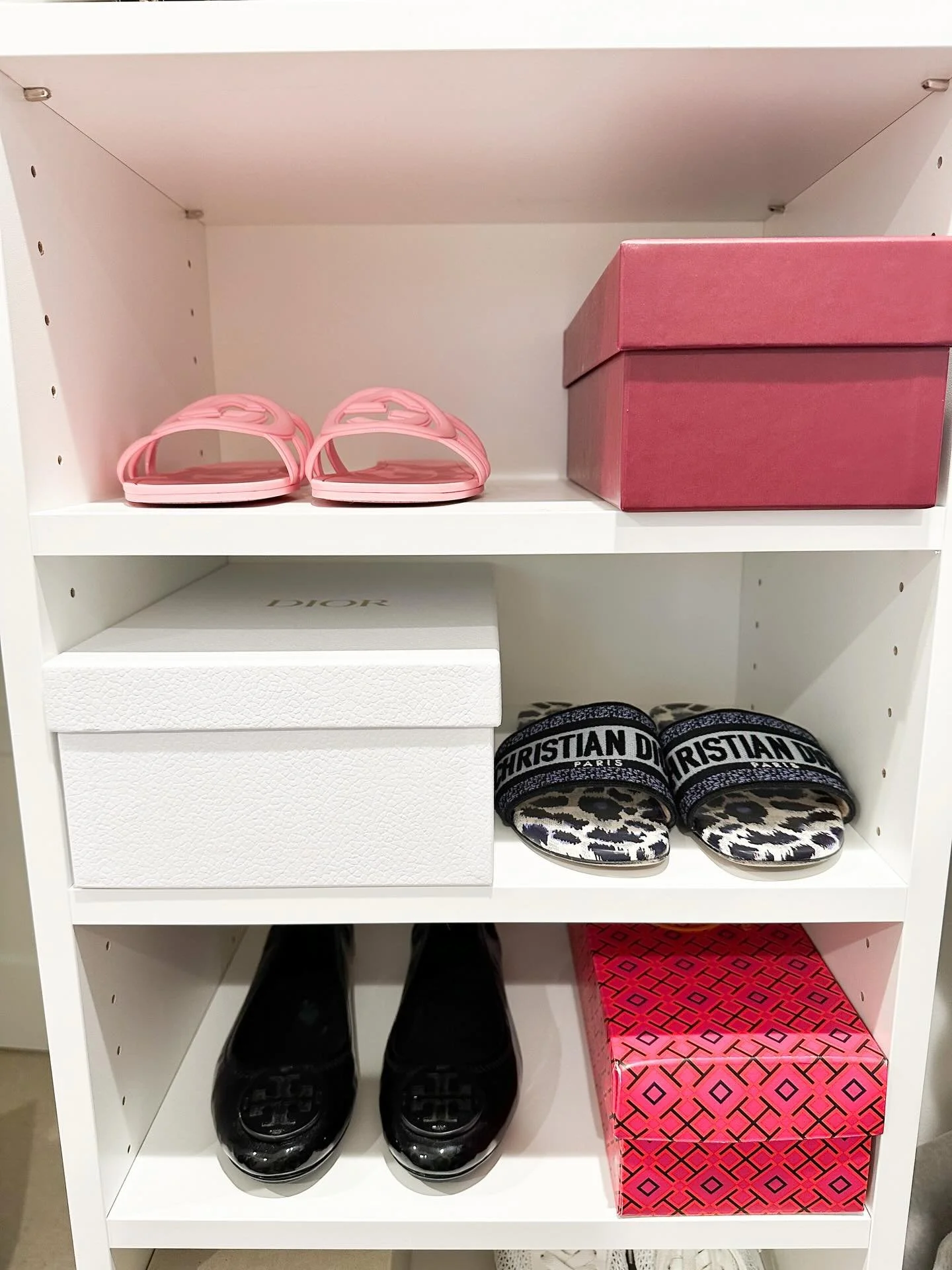 A new season is right around the corner 🌸 which means it&rsquo;s time to bring those warm-weather pieces out of hiding and tuck the boots away for now.

Swapping seasons is the perfect opportunity to refresh your space, declutter what you no longer 