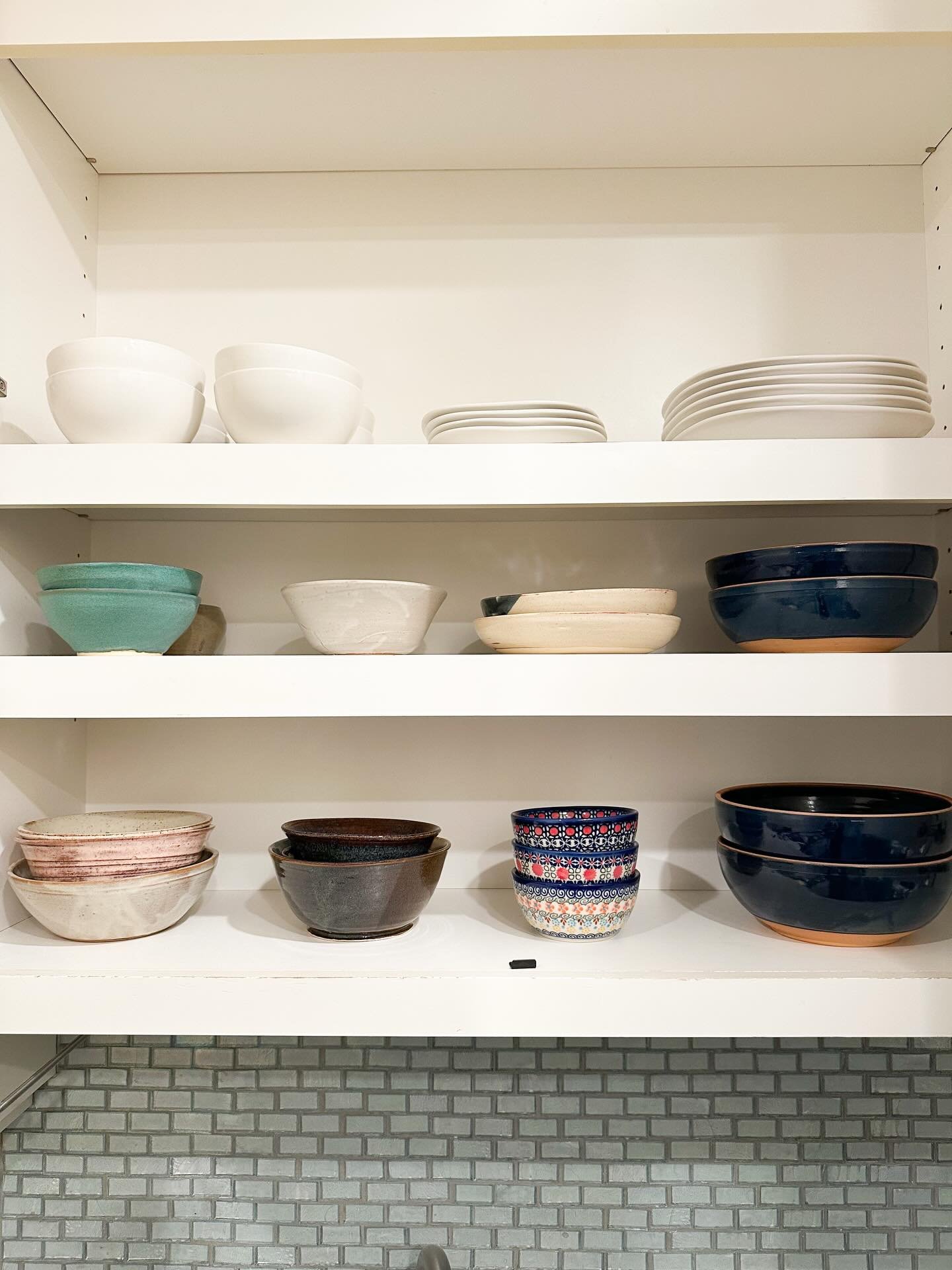 There&rsquo;s something powerful about simplicity&mdash;when everything has a place, and nothing feels overwhelming. Clean lines, open space, and just the right amount of what you love create a sense of calm that carries through your whole home. It&r