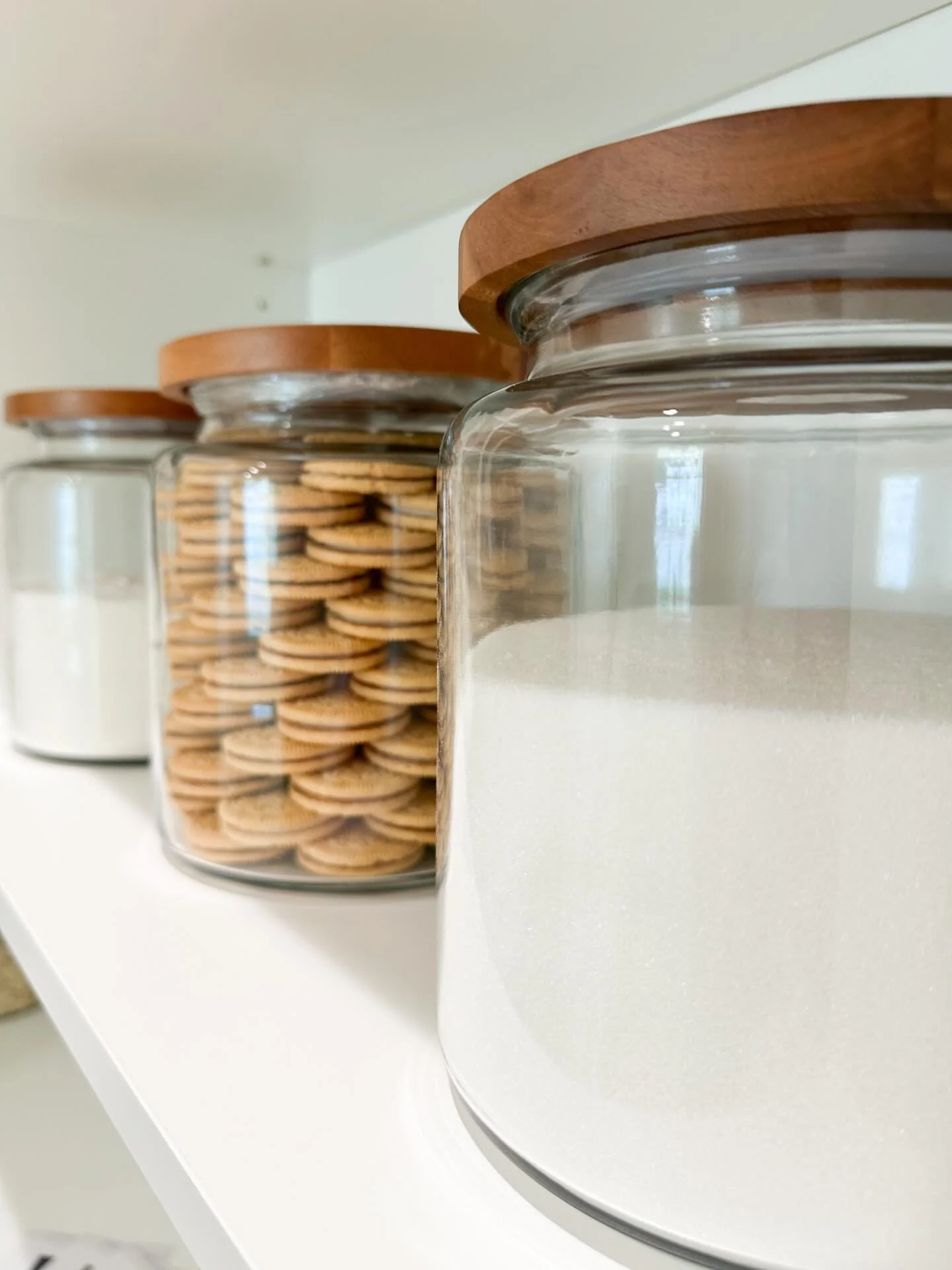 Your cookies don&rsquo;t have to be this organized&hellip; but your pantry might thank you if they are 

With school almost out and snack season here, having an organized pantry makes shopping (and restocking) so much easier. When everything has a pl