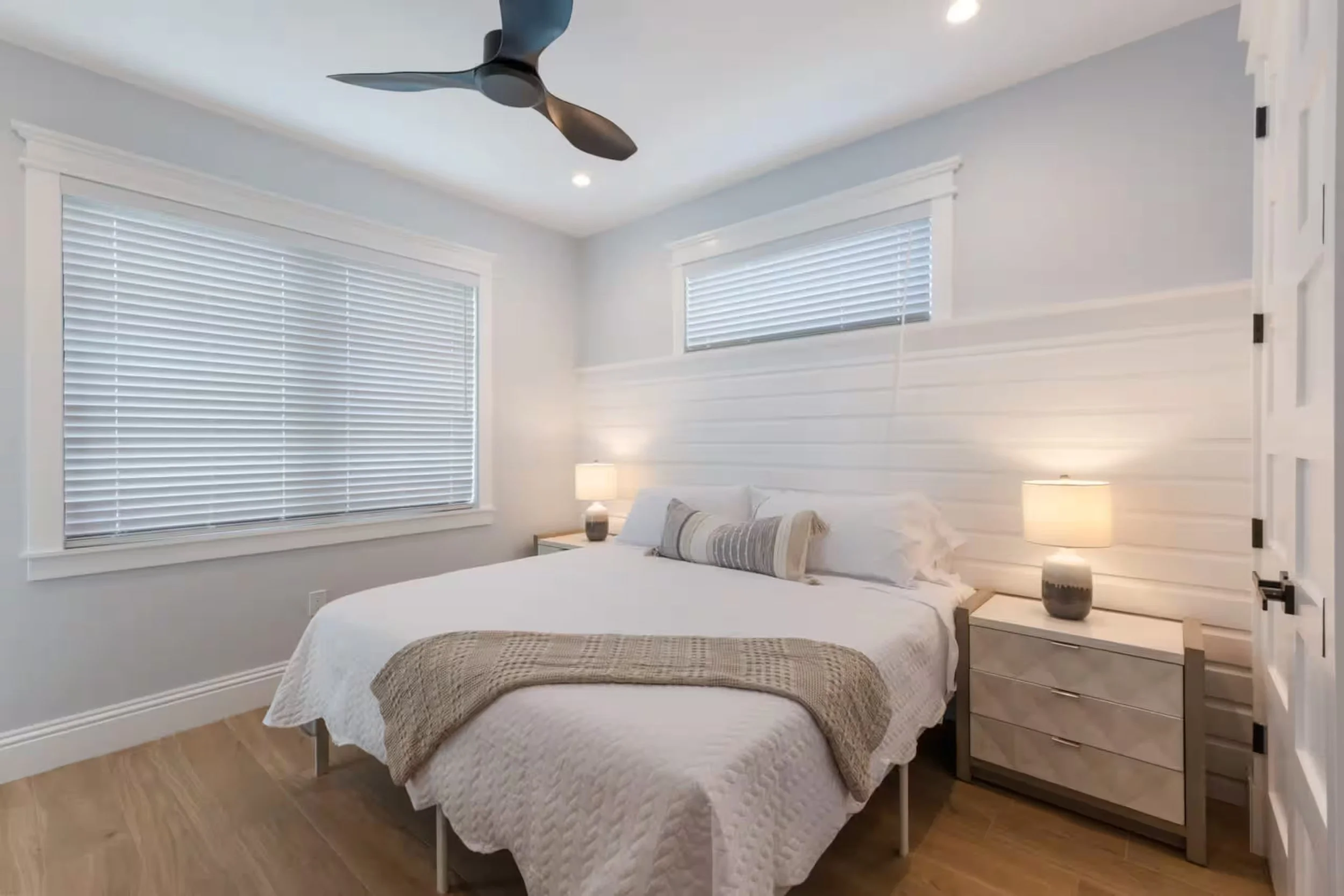 The Siren Suite - Queen Bed in a Private Room, Single Occupancy