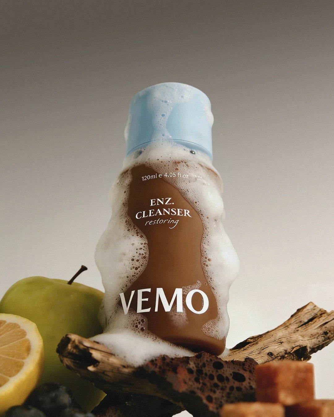 The science of a gentle glow ✨

Deep cleansing meets quiet restoration.
Formulated with amino acids, yeast ferment, fruit acids and a hydration blend to purify, brighten and comfort the skin.

Cleanse, restore, and begin again.

开启每日的仪式感。
让洁面不只是清洁，而是