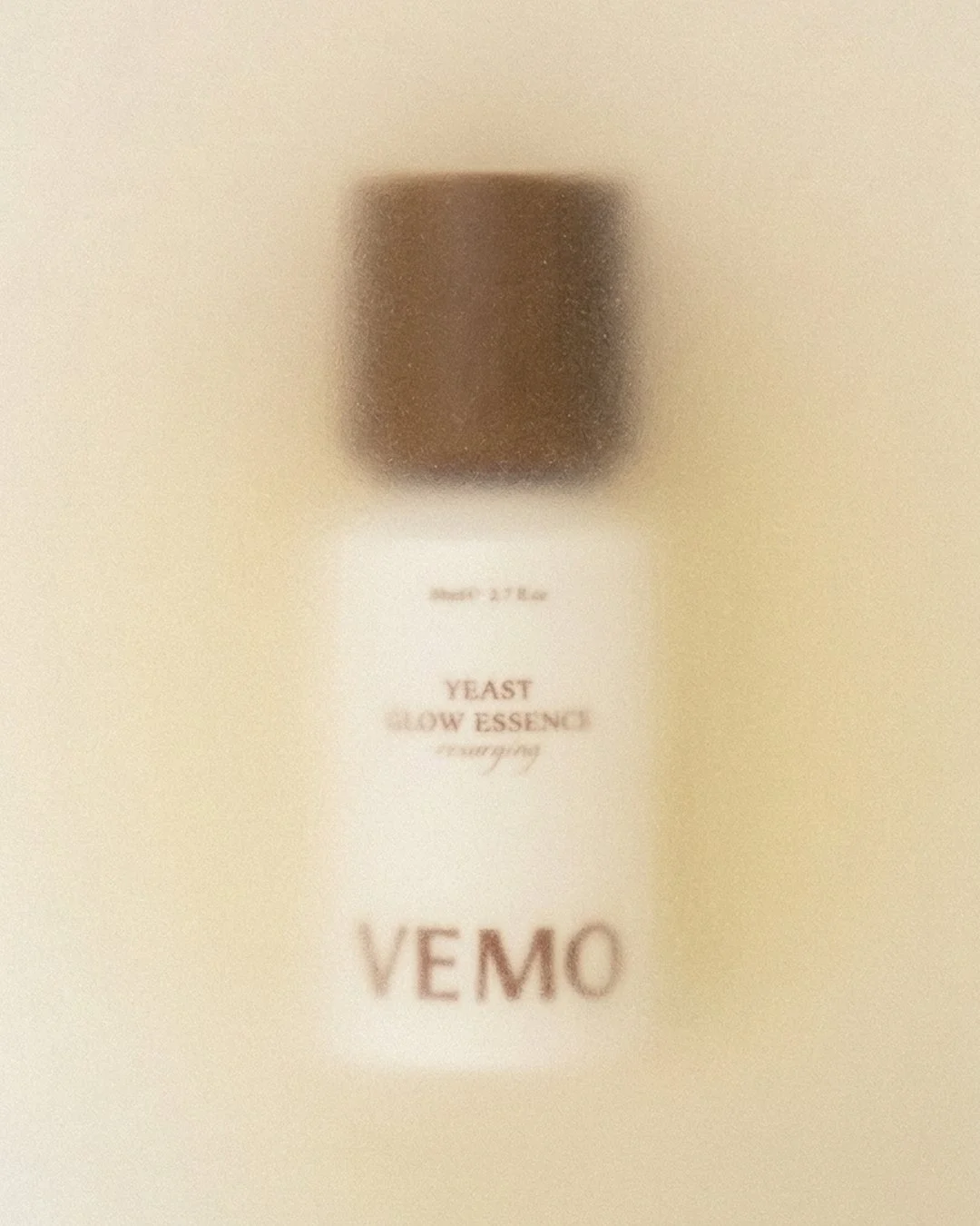 [Double PHA complex + 80% Bifida Ferment Filtrate]

Vemo Yeast Glow Essence
A gentle reset for the skin.

Formulated with dual PHA to refine texture and remove dullness,
revealing a clearer and more balanced complexion over time.
#vemo #yeast #gentle