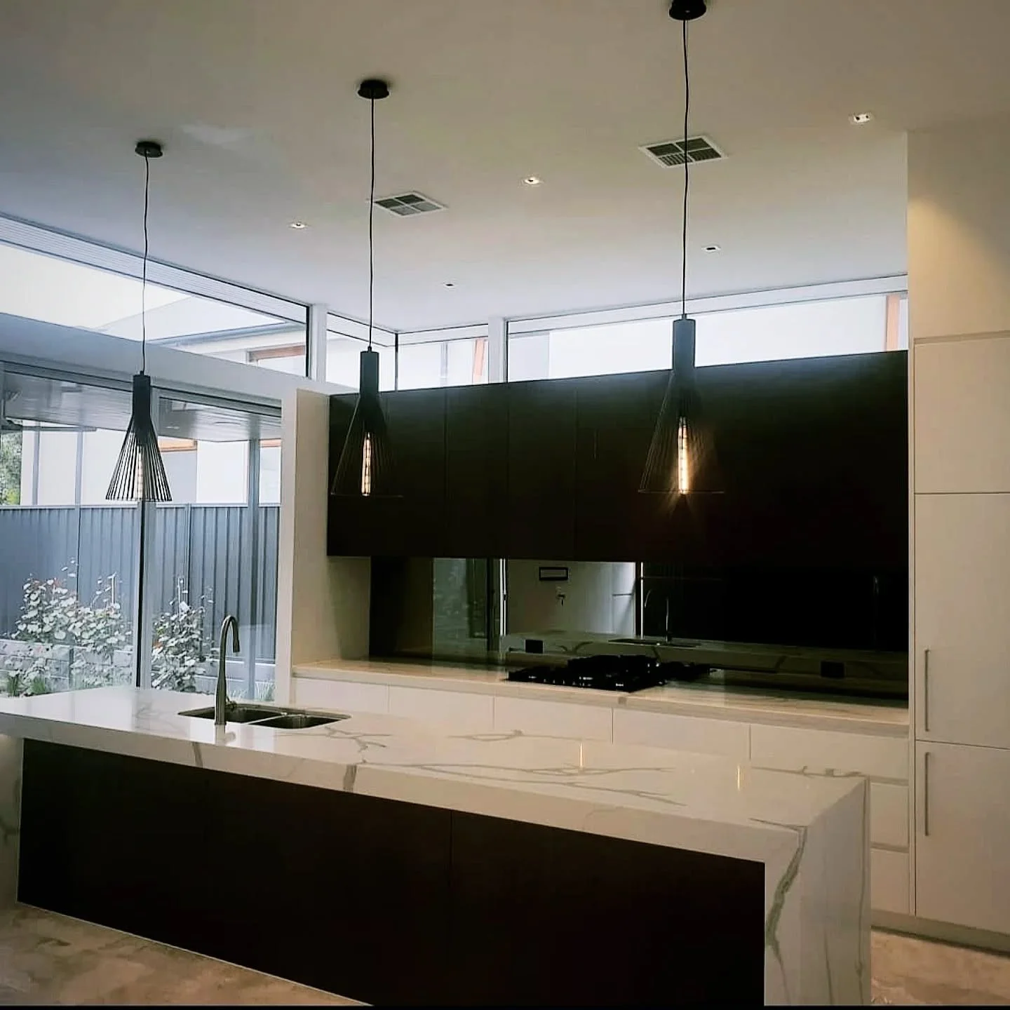 Modern home with western red cedar features brought to life. #strokes_of_perfection_