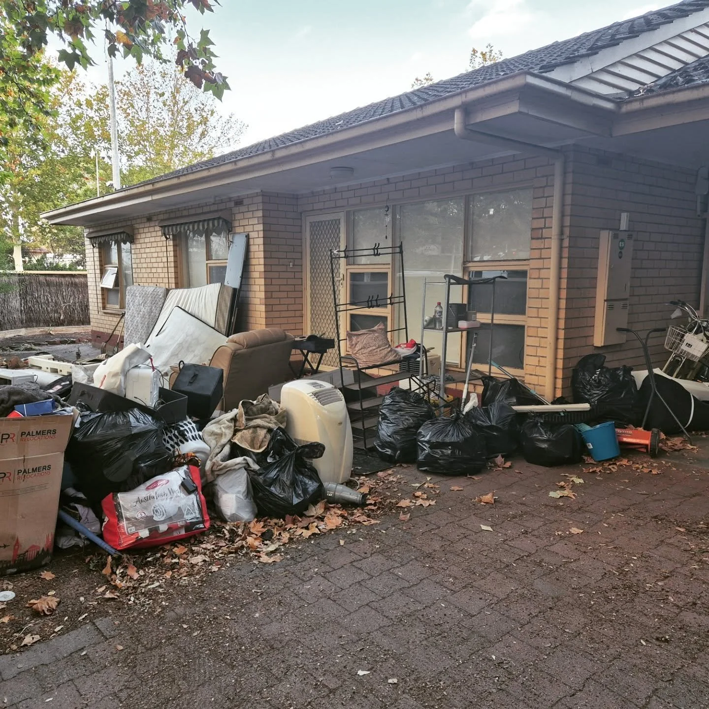 Before and After
Becareful who you rent out your investment home to. Alot of time and effort to  bring back this home for potential new tenants. #strokes_of_perfection_