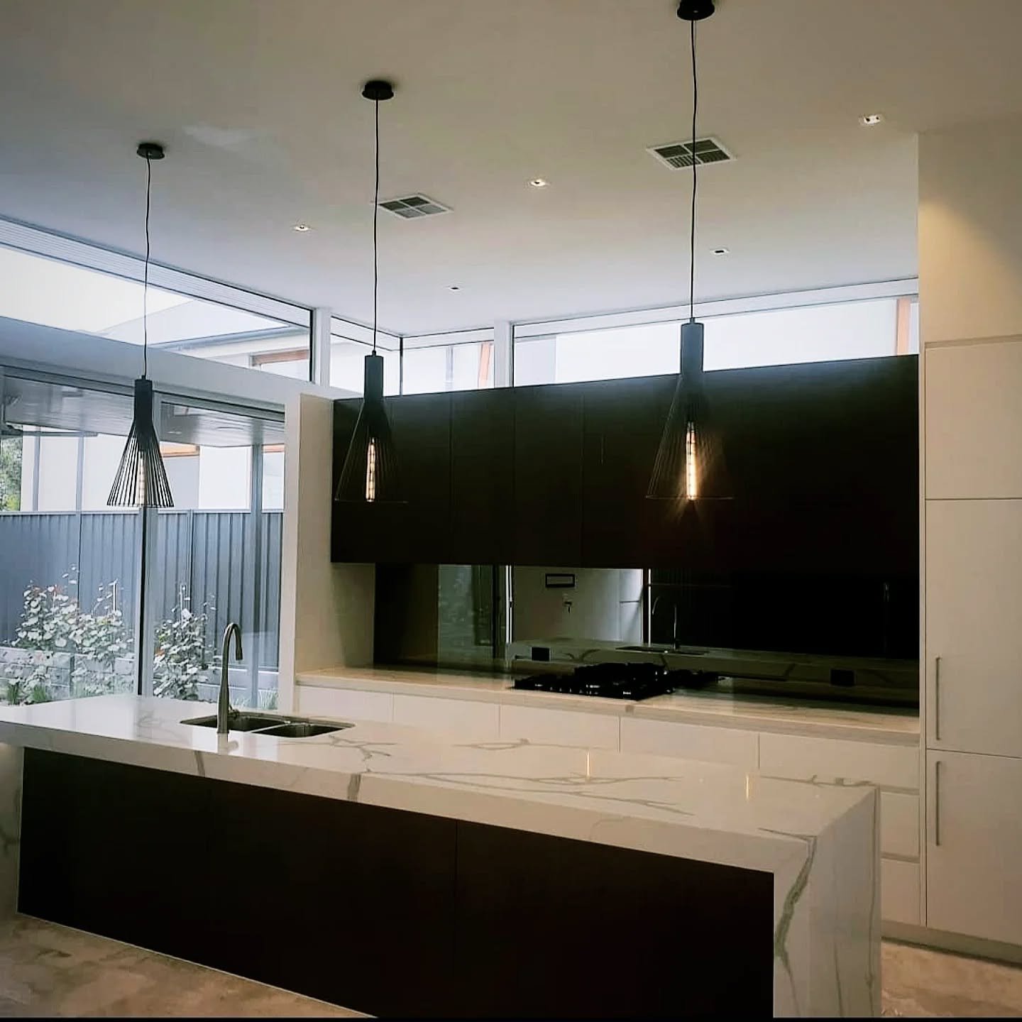 Modern home with western red cedar features brought to life. #strokes_of_perfection_