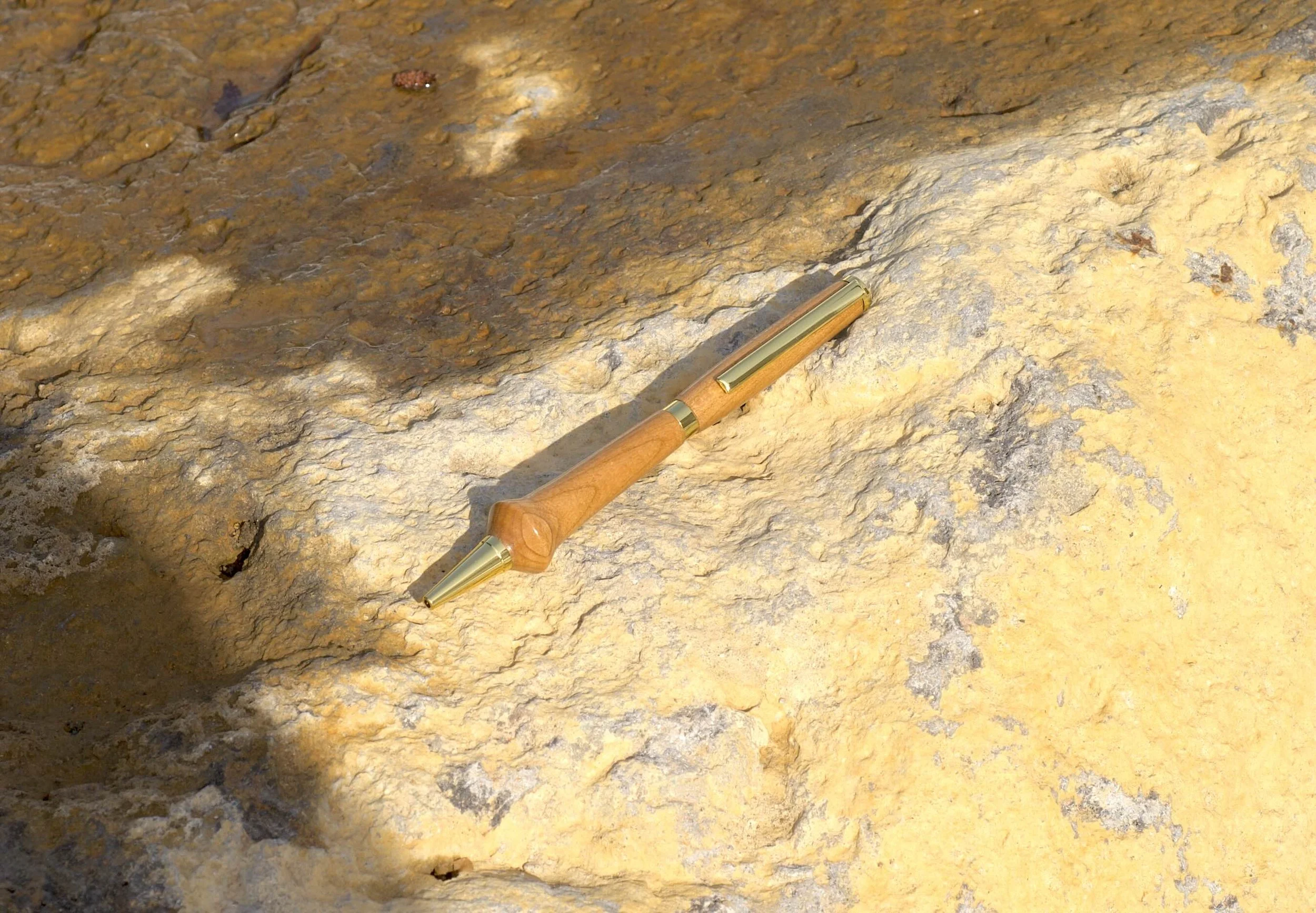 The Curved Grip Pen - Cherry