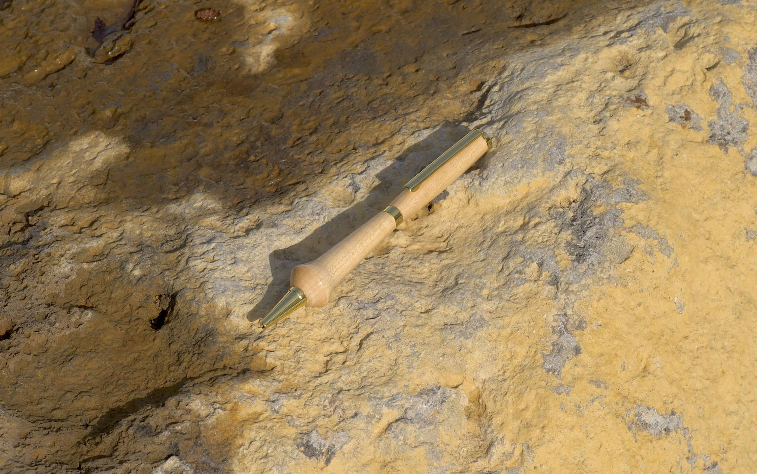 The Curved Grip Pen - Maple