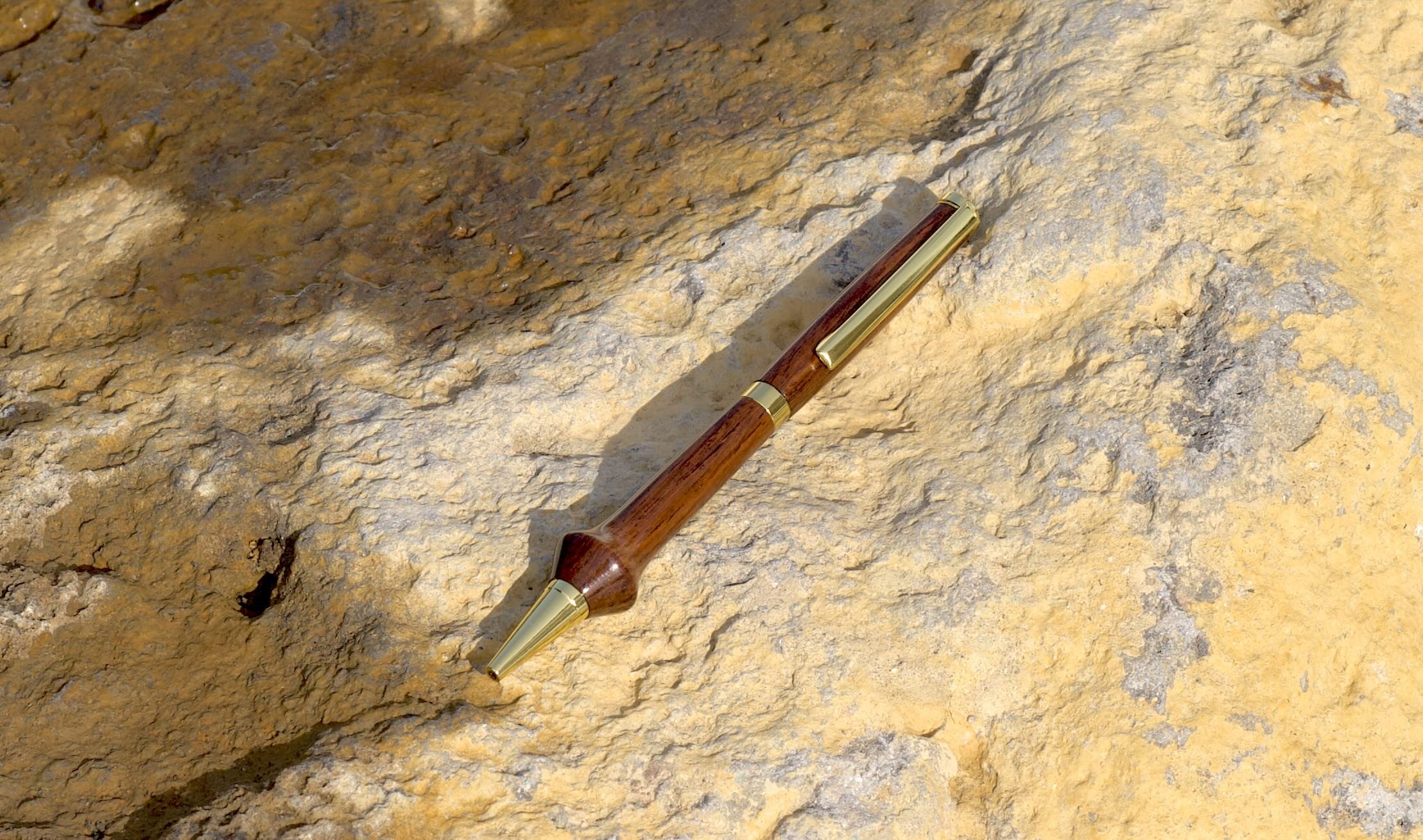 The Curved Grip Pen - Honduras Rosewood