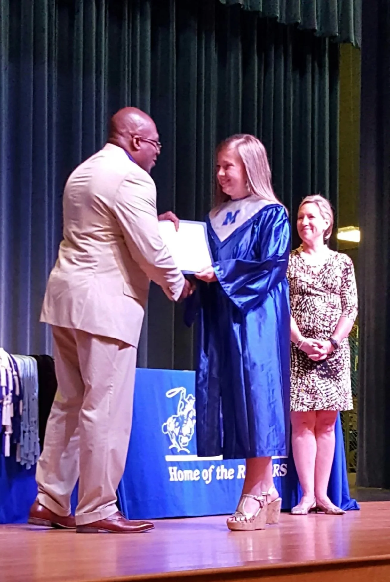 2016 scholarship recipient, Sydney Sutton, receiving her award certificate from LKR Scholarship representative, Jerry Raynor