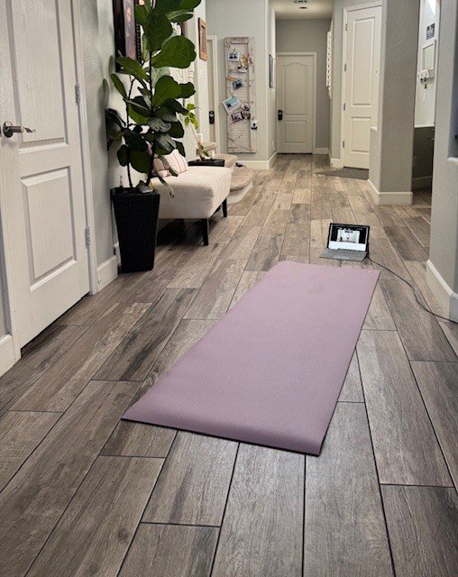 Private Yoga vs Group Classes: Which Is Right for You?