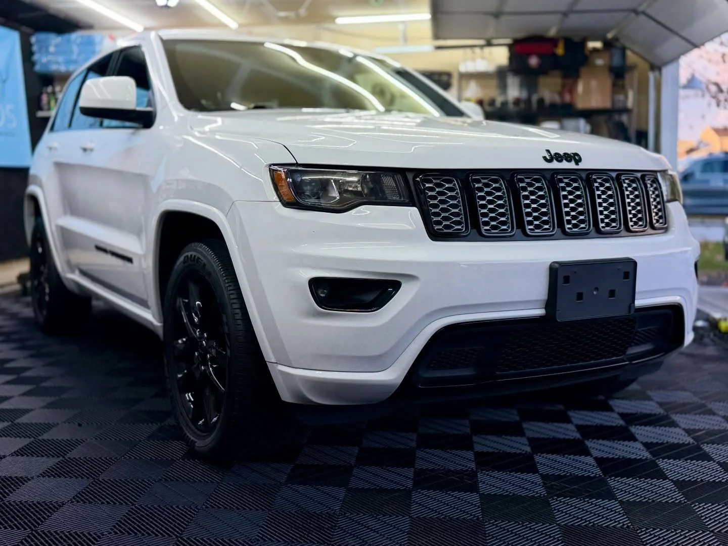 another day, another Grand Cherokee owner making the right decision😉😏 get prepped for winter folks. hit my line @ 208-989-8090