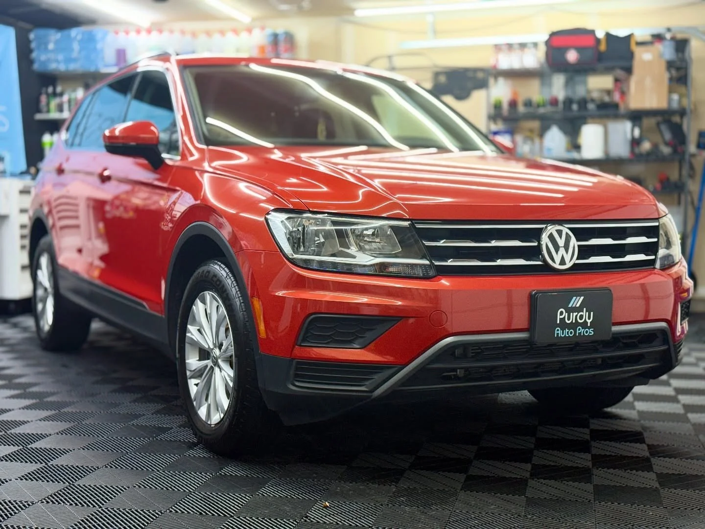 VW Tiguan in Habanero Orange in for the treatment🧡🩵

#purdyautopros #notyouraveragedetailerperiod #theragcompany #kochchemie #pandsdetailproducts  #armourdetailsupply #mvpdetailsupply #obsessedgarage #gtechniq #detailfactory #griotsgarage #adamspol
