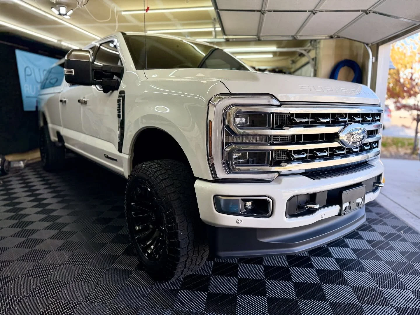 Back in the lab w/ this F350🩵🔬

#purdyautopros #notyouraveragedetailerperiod #theragcompany #kochchemie #pandsdetailproducts  #armourdetailsupply #mvpdetailsupply #obsessedgarage #gtechniq #carboncollective #griotsgarage #adamspolishes #gritguard #