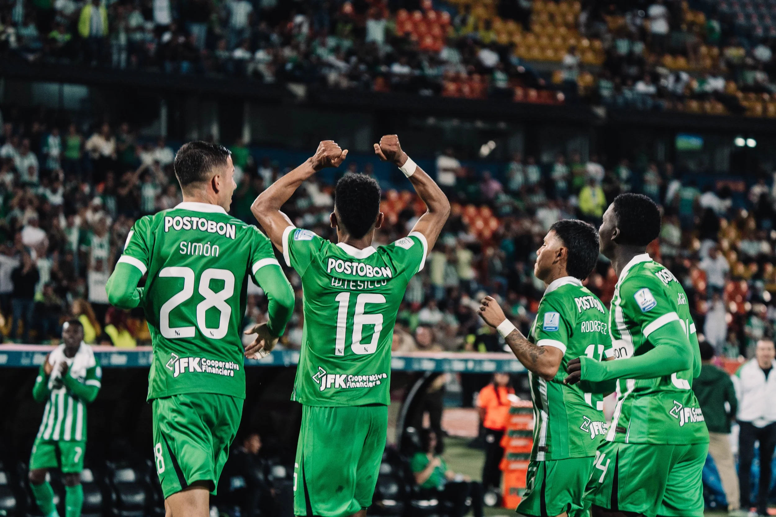 MANOS ARRIBA GANÓ EL VERDE