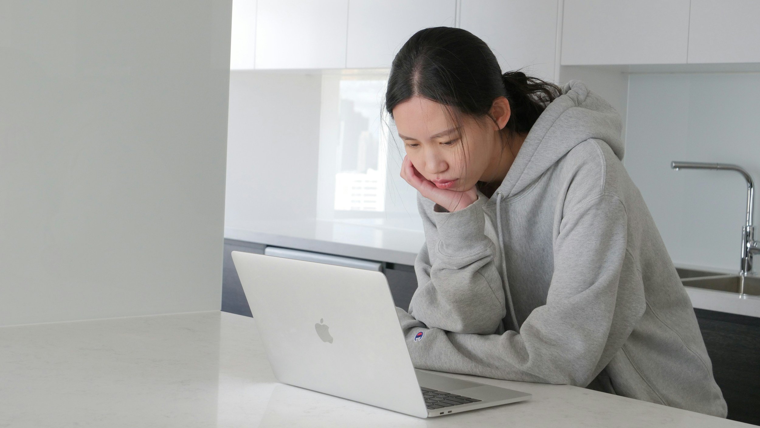 woman looking up signs that she's burnt out