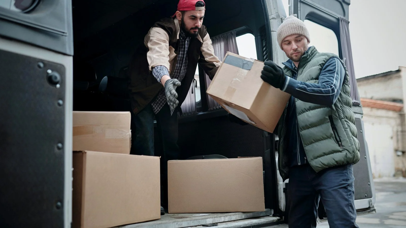 The Vendor Load-In Plan: A Stress-Free Setup Strategy for Bands, Florists, and Rentals