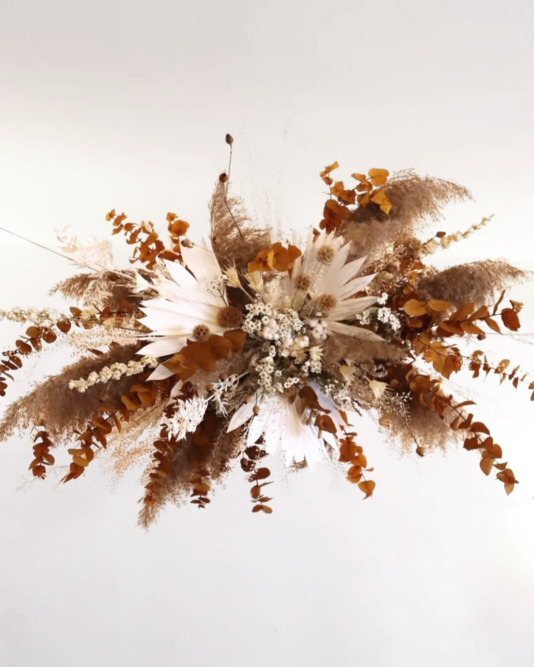 Les nuages et panneaux fleuris