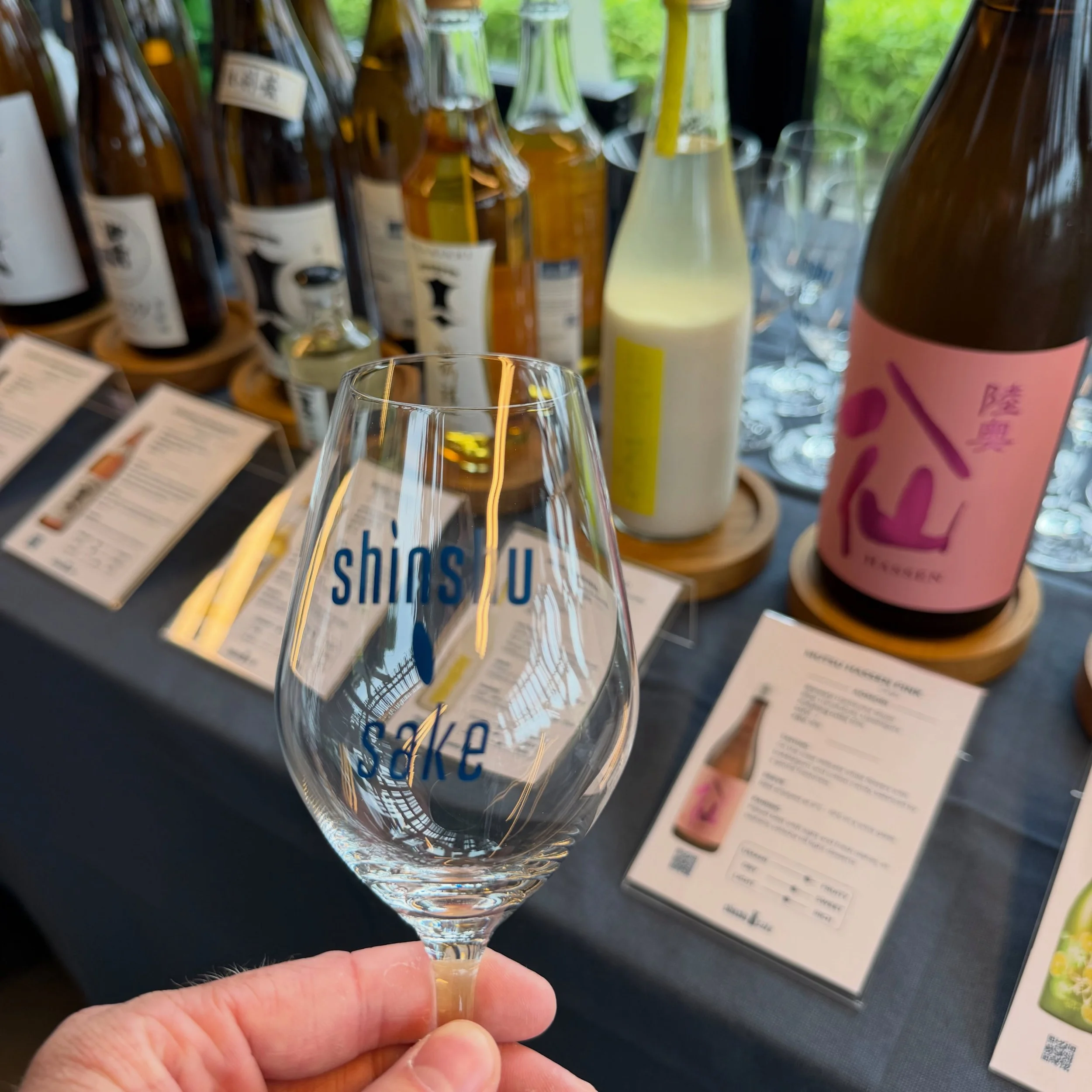 The best way to understand sake is to taste, taste, and taste again.

There is no absolute good or bad. In the end, what matters most is that you enjoy what is in your glass.

Taste widely, stay curious, and discover your own favourite style from fut
