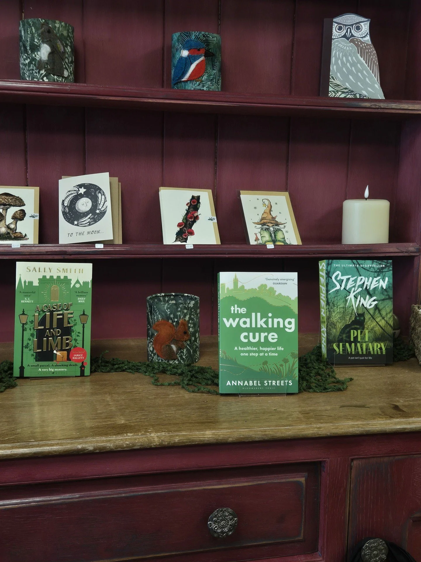 Today at Thistle &amp; Thorn, we&rsquo;ve put together a display of books with beautiful green covers 💚📚 

What&rsquo;s your favourite book with a green cover? We'd love to hear from you in the comments! 💚

#clitheroe #visitclitheroe #visitlancash