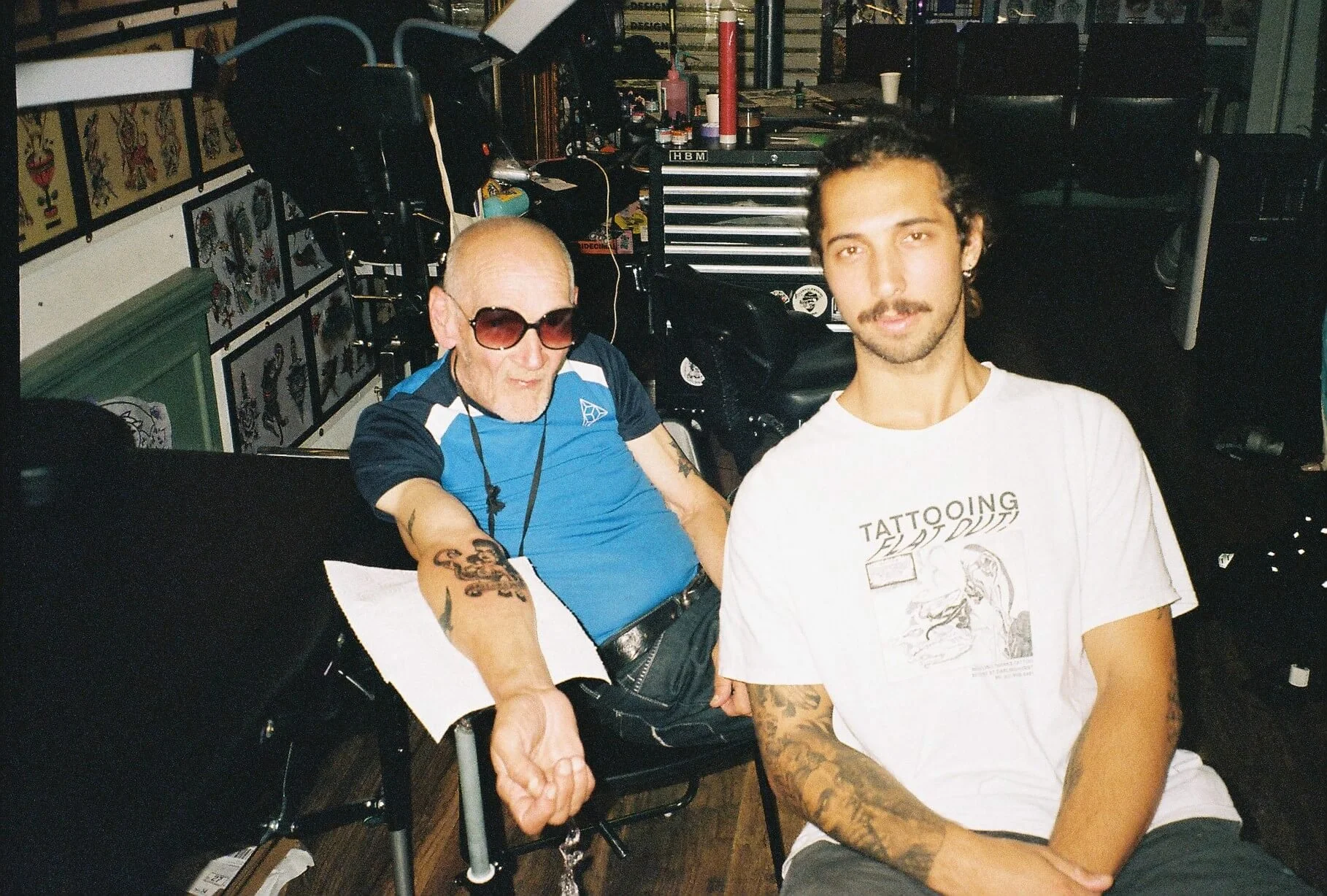 Cronulla tattooer in the shop with client