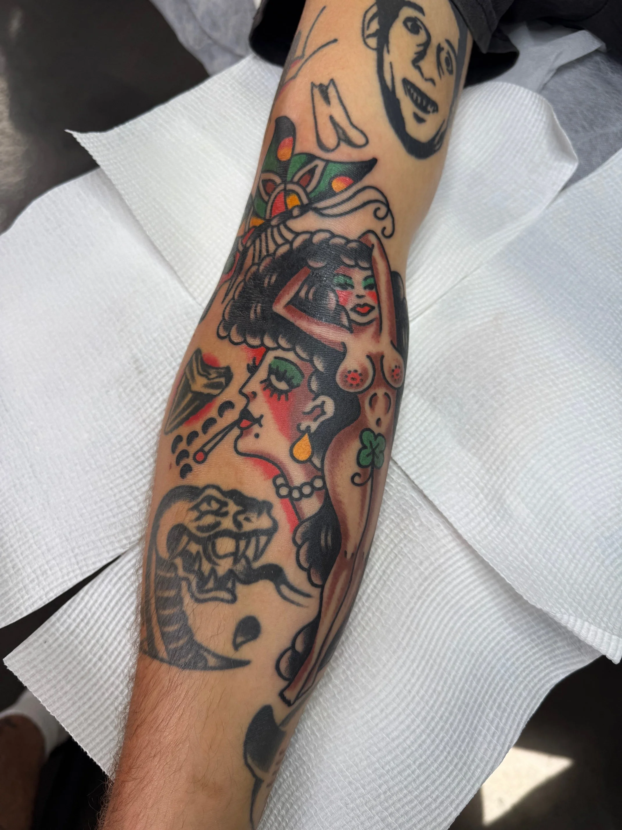 old school pinup girl head gap filler tattoo