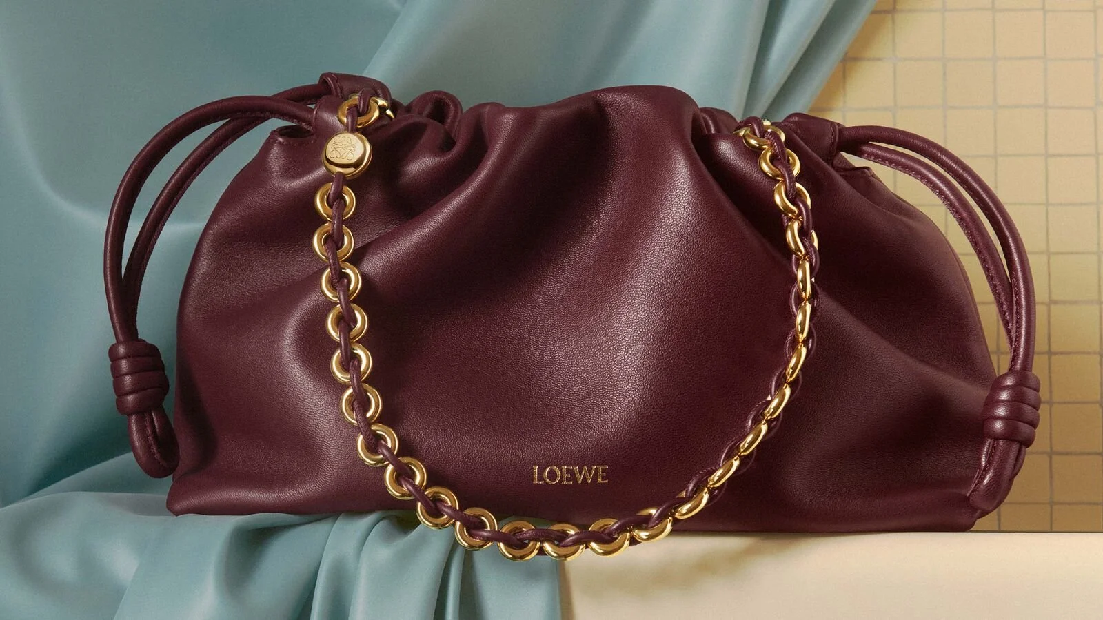 LOEWE_SS24_EDITORIAL_SHOW_STILL_LIFE_RGB_CROPPED_2880X1620_1.jpg