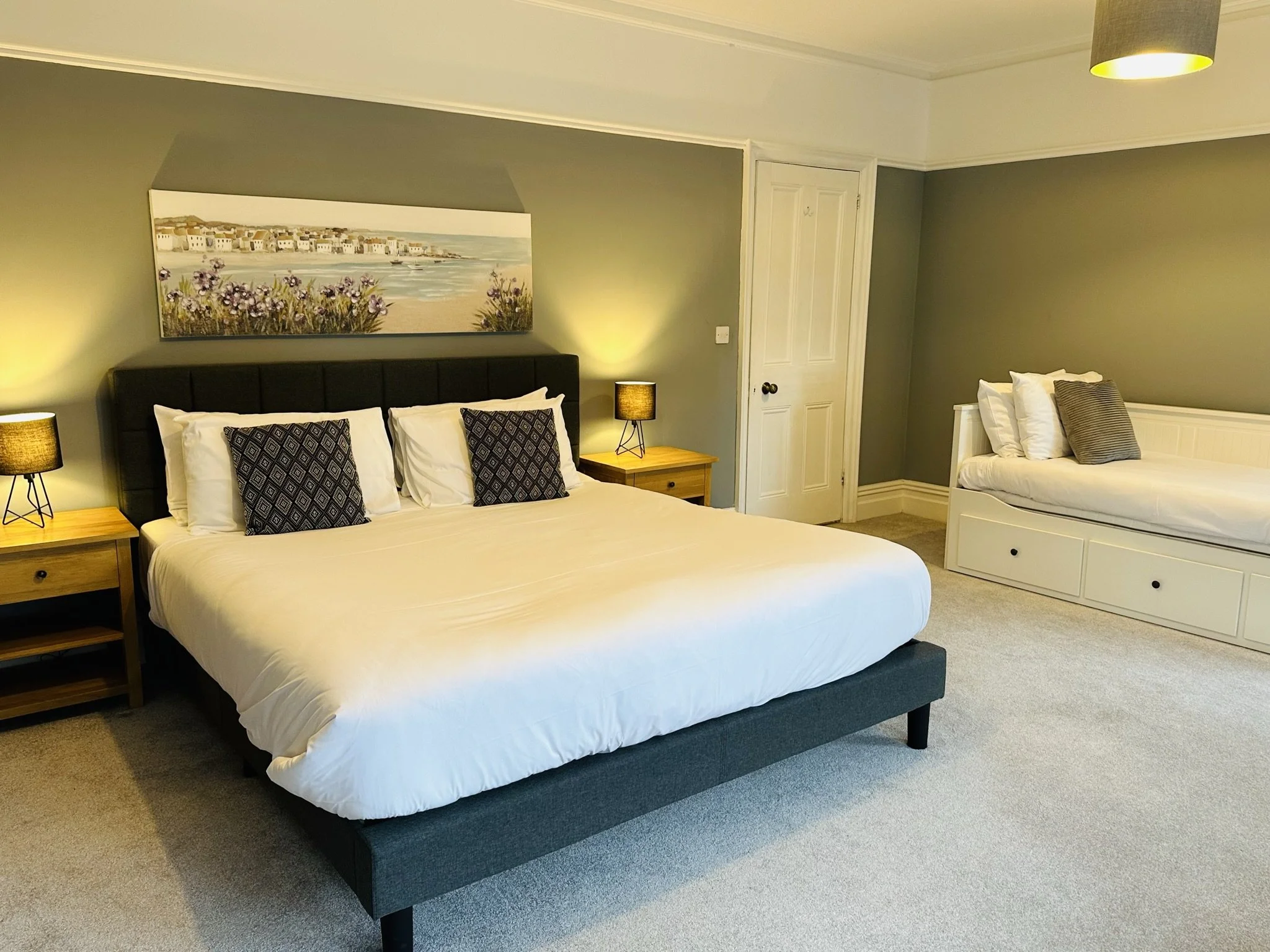 Sleep in this light and spacious Master Bedroom, in a generous sized super king bed. The single bed offers space for another guest to share.