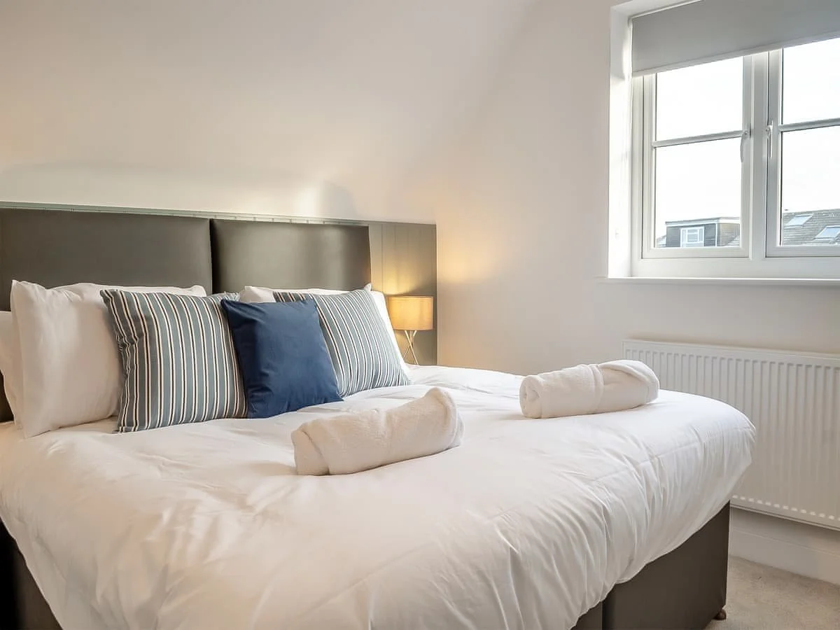 superking bedroom rr.jpg