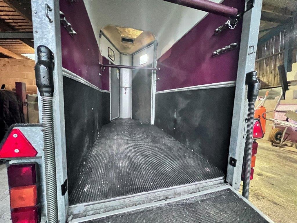 internal hb401 ifor williams horse trailer